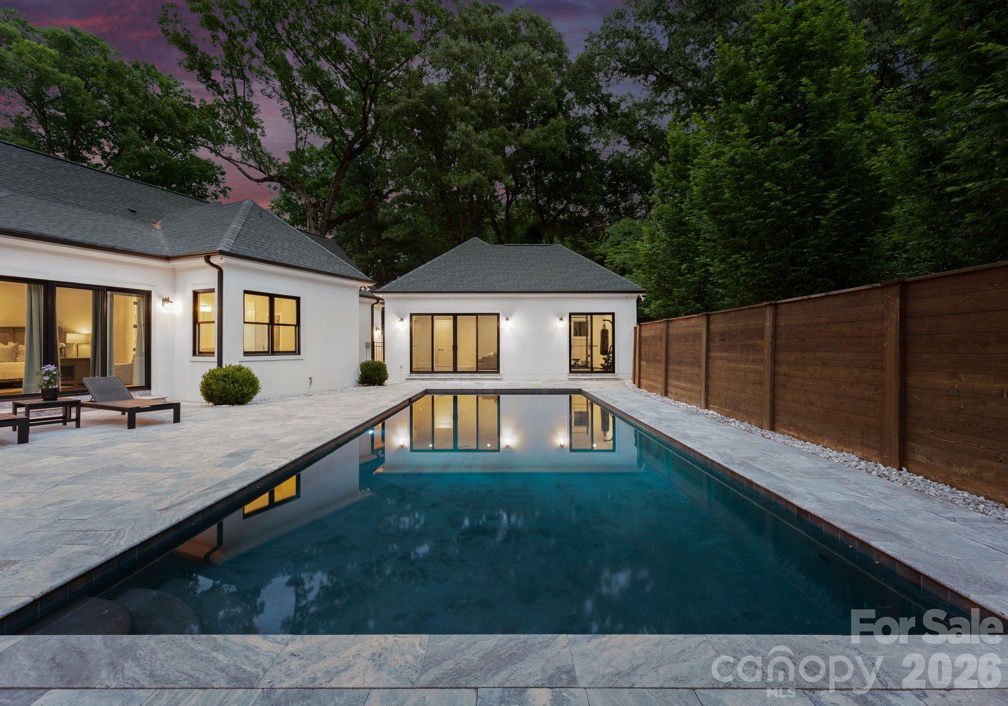 400 Glen Oaks Road — Charlotte