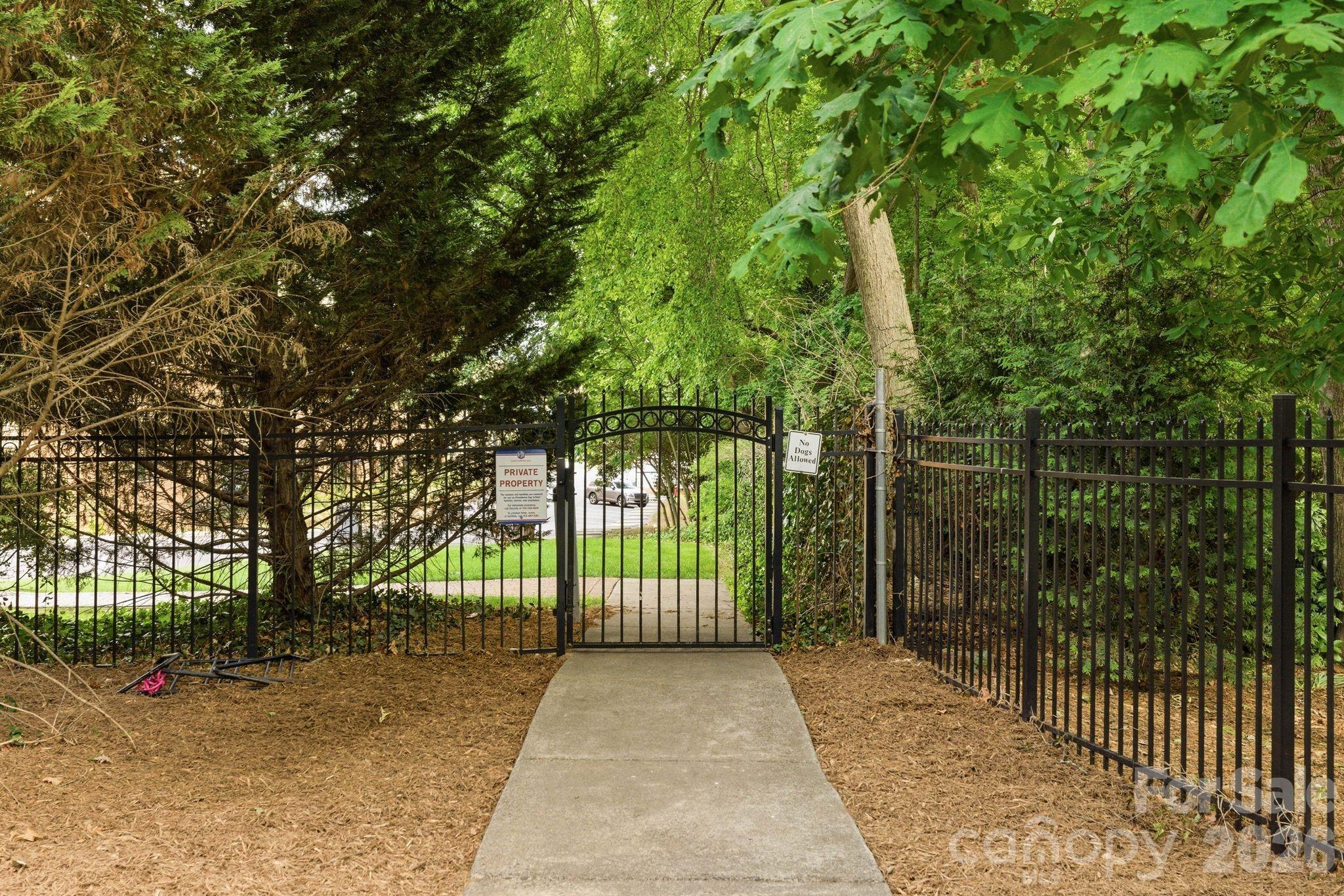 400 Glen Oaks Road — Charlotte