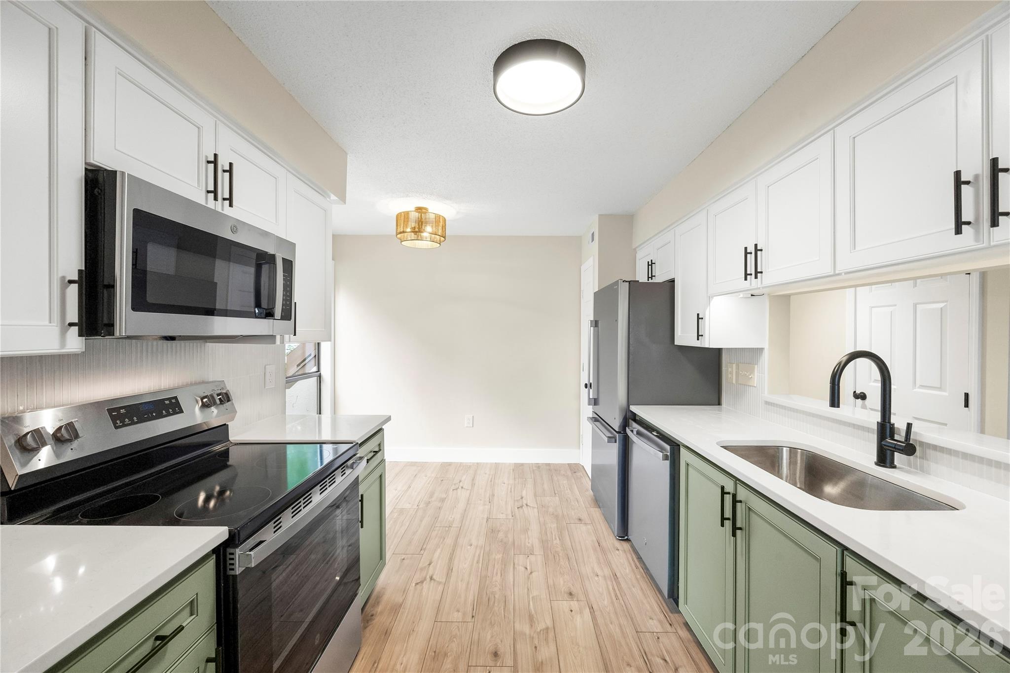 7204 Winery Lane — Charlotte
