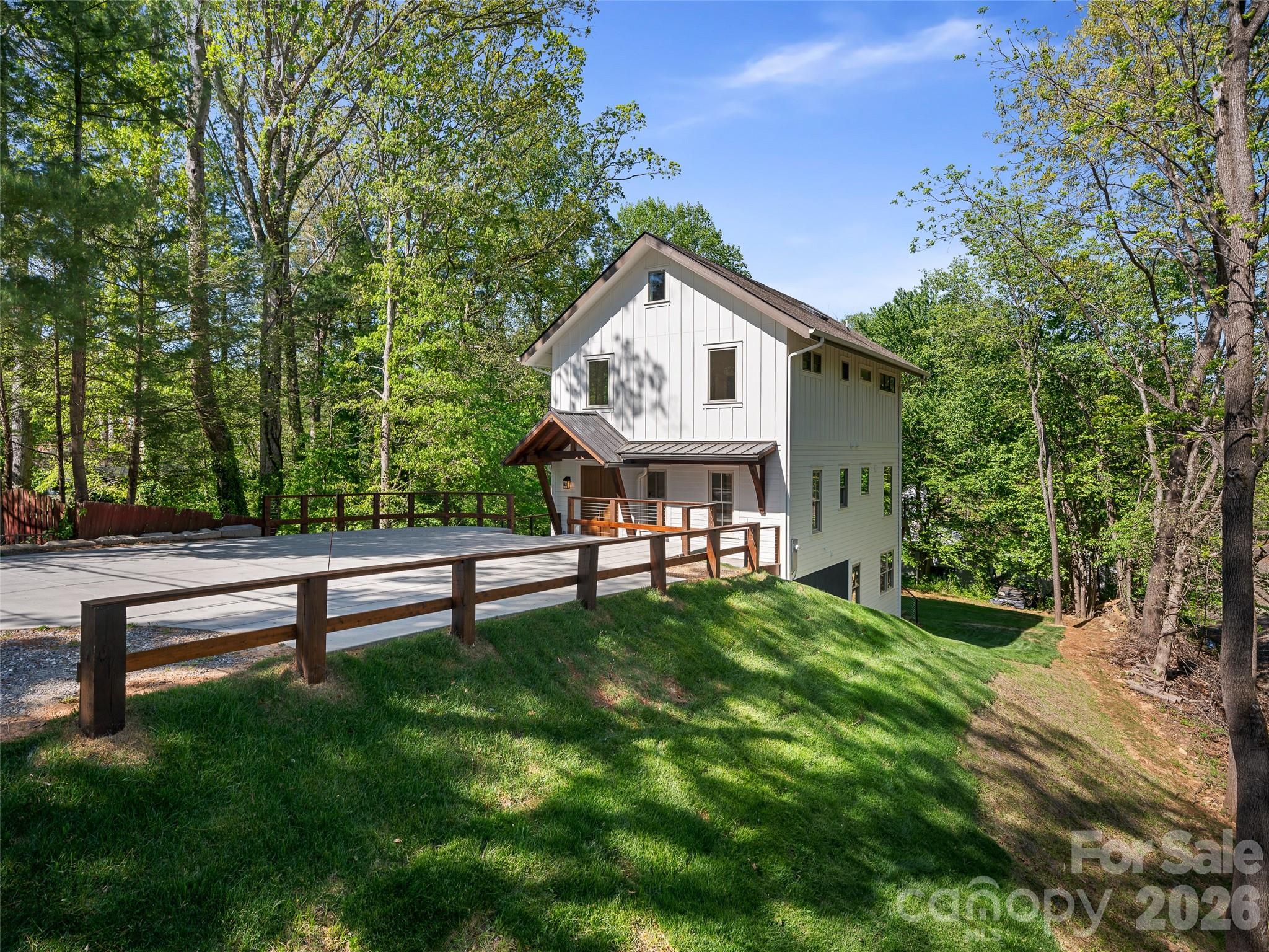 92 Cedar Street — Asheville