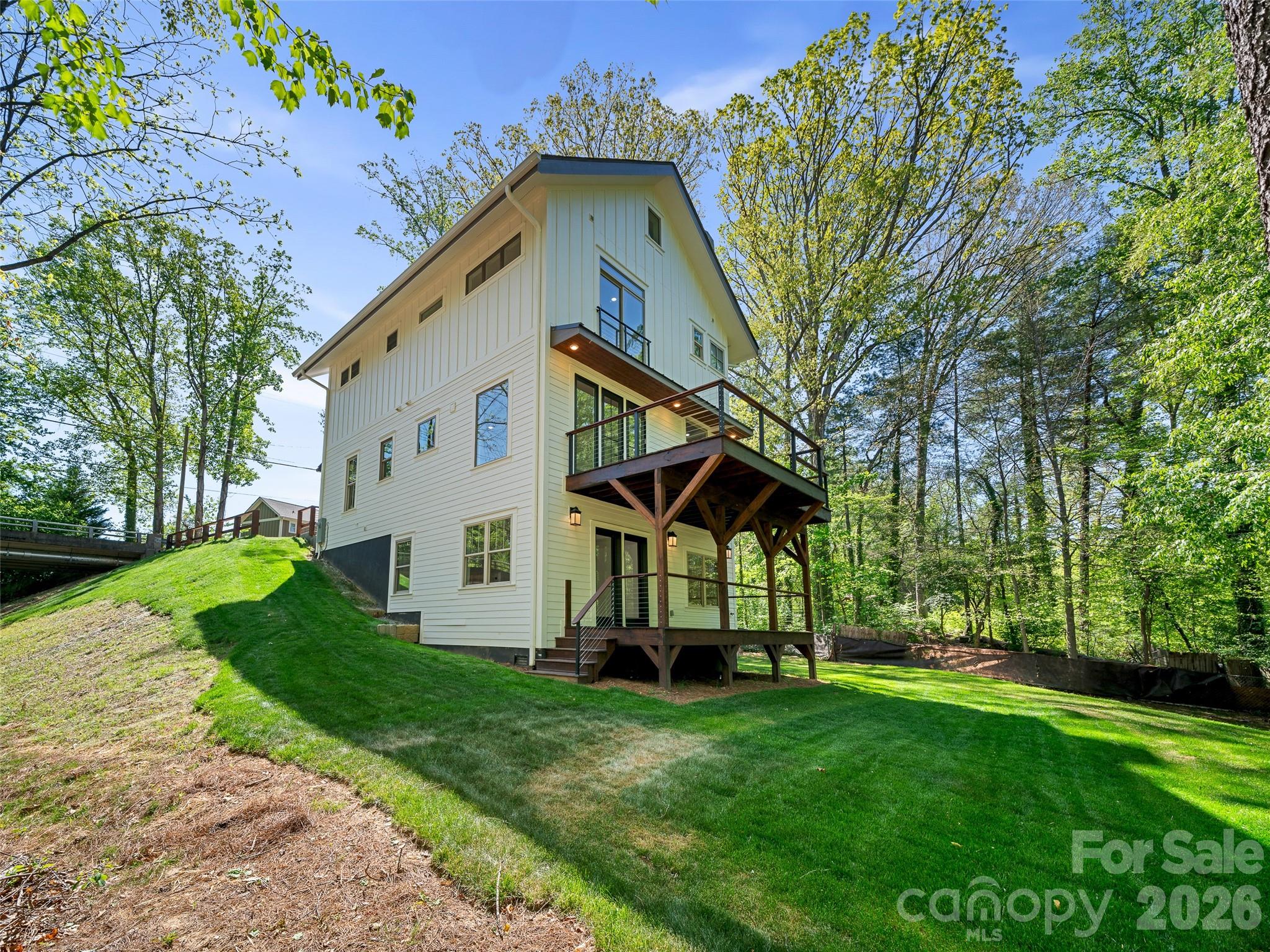 92 Cedar Street — Asheville