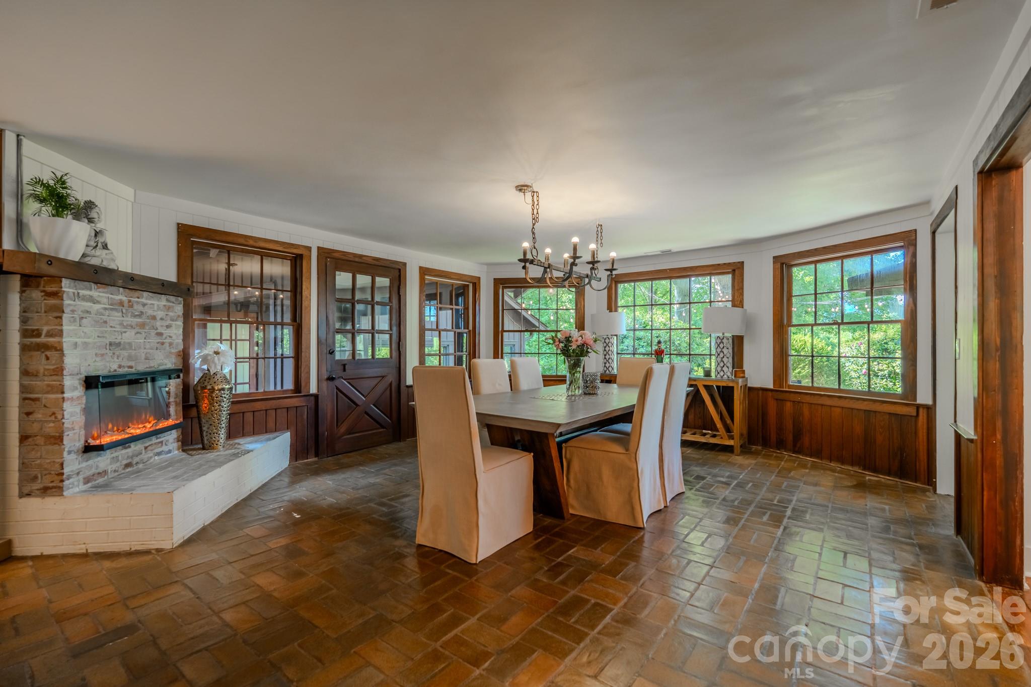777 S River Road — Tryon