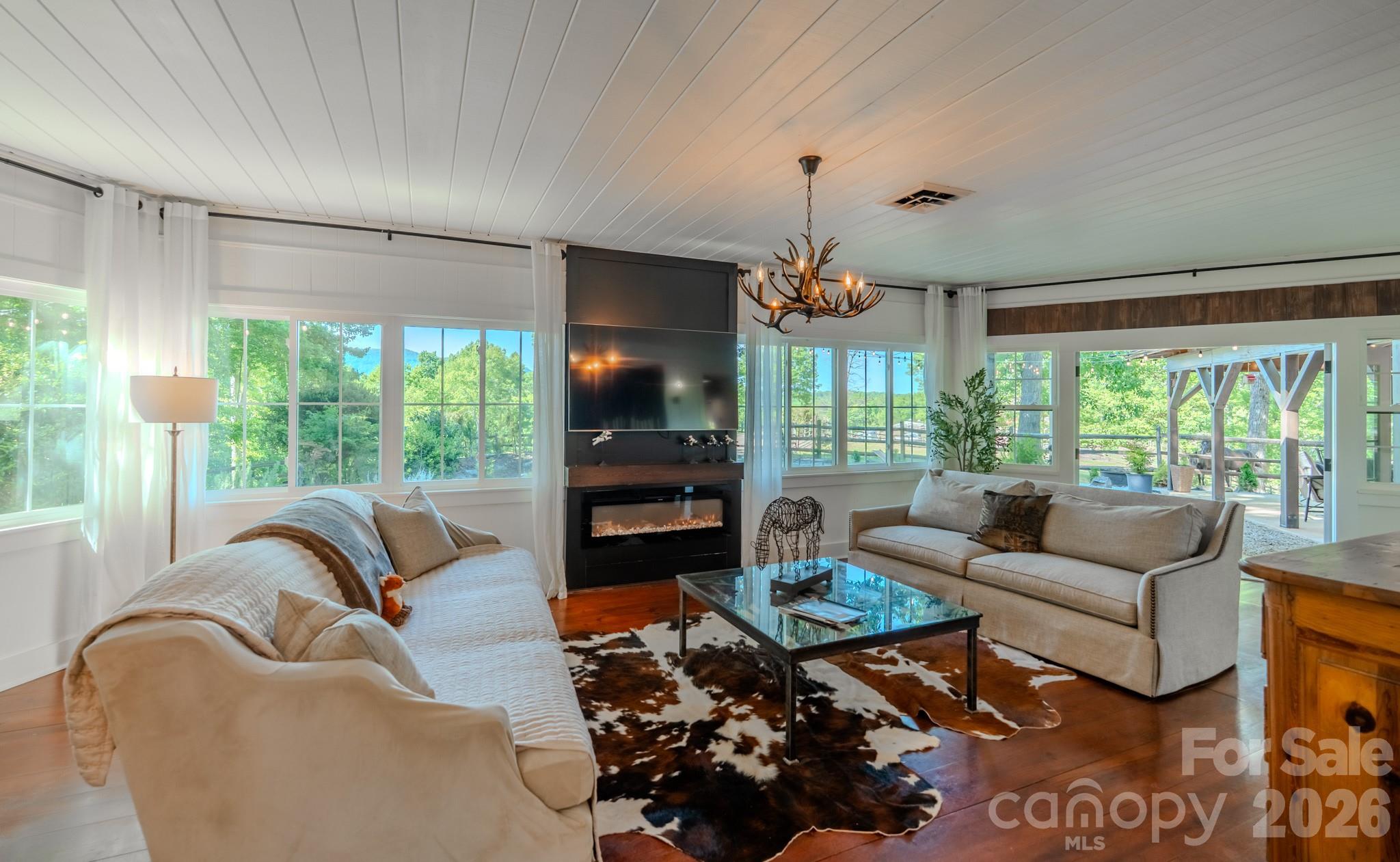 777 S River Road — Tryon