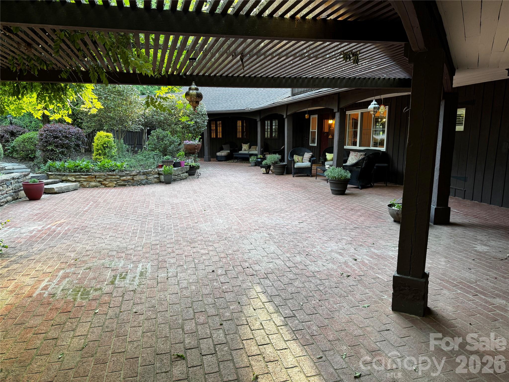 777 S River Road — Tryon