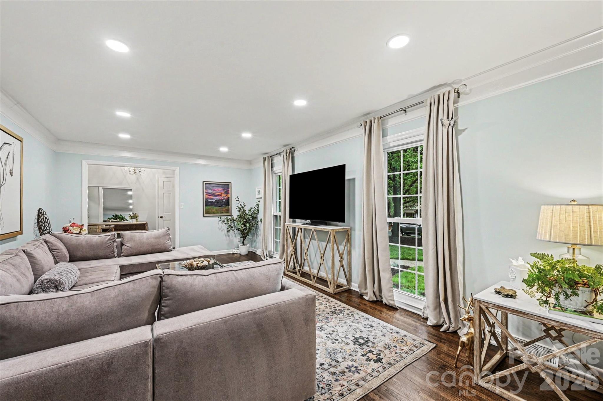 533 King Edward Road — Charlotte