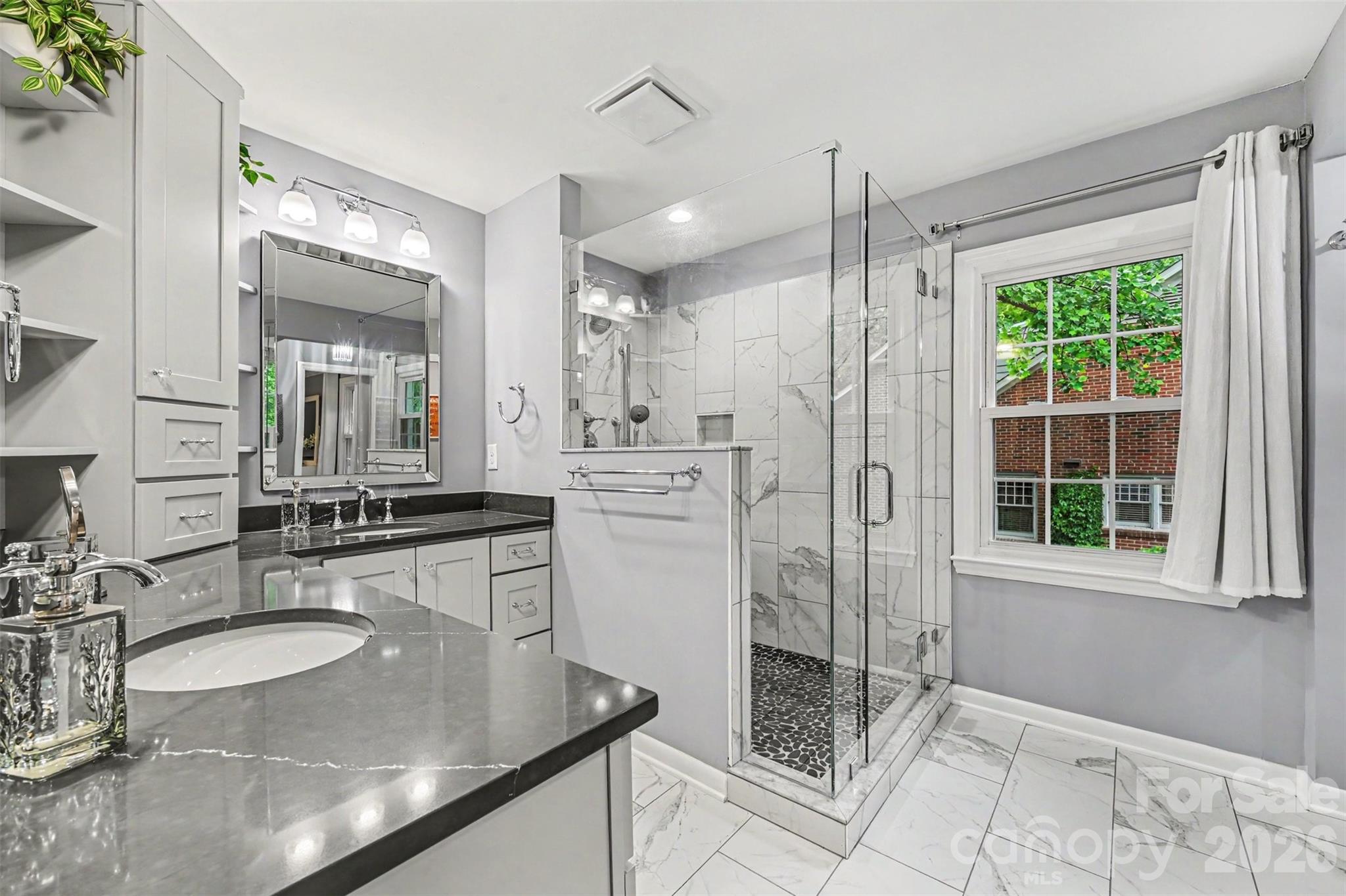 533 King Edward Road — Charlotte