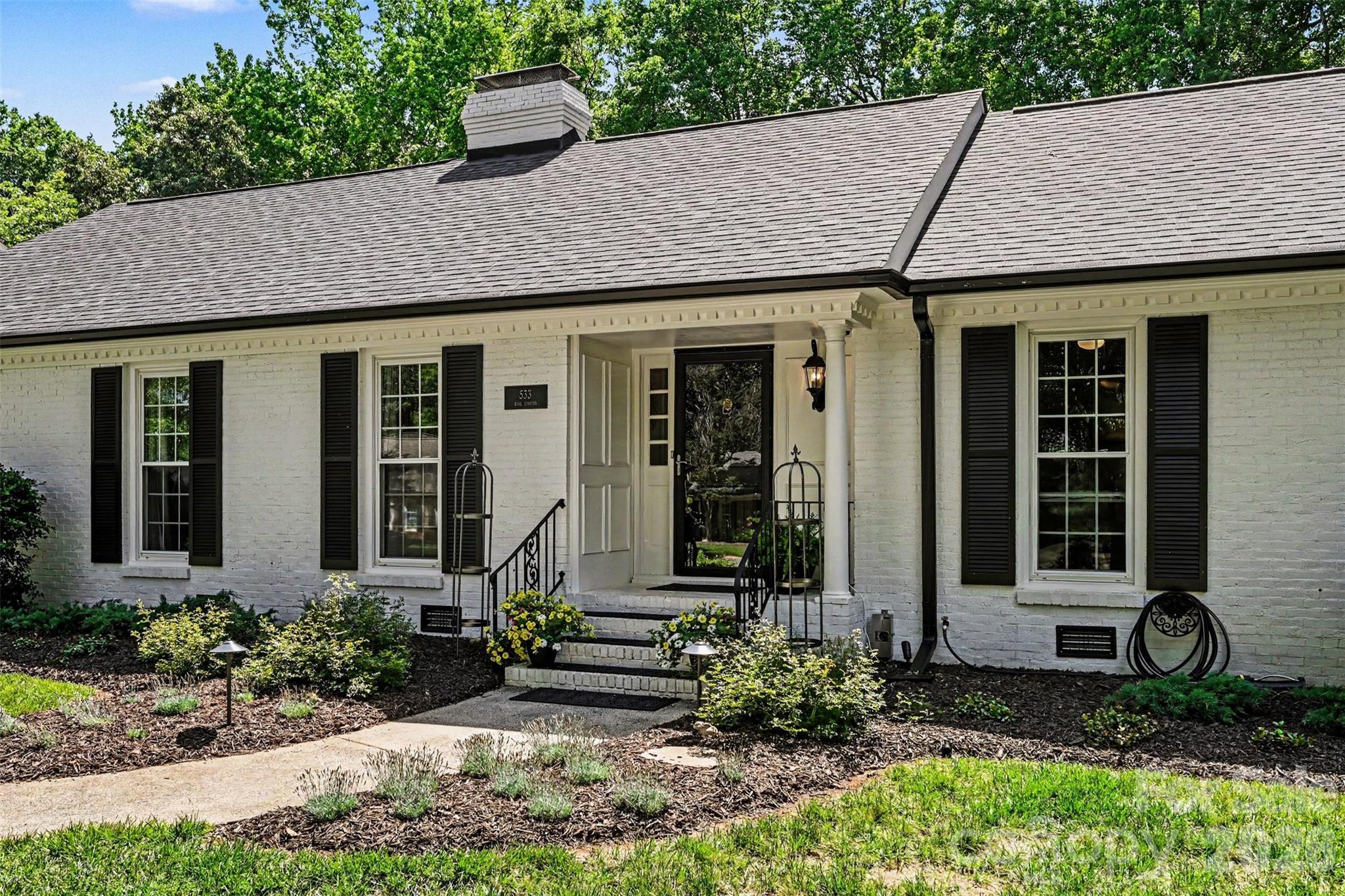 533 King Edward Road — Charlotte