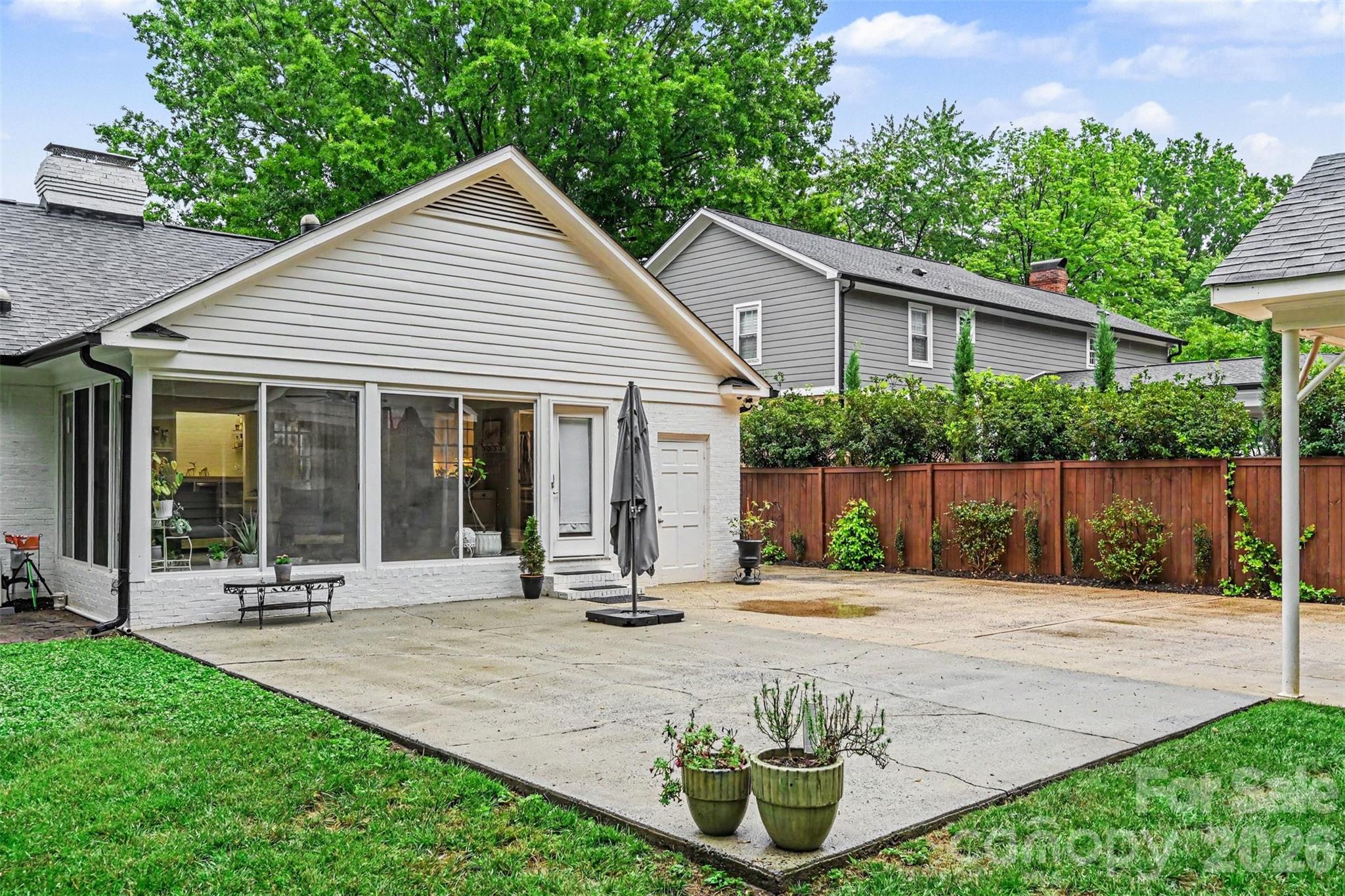 533 King Edward Road — Charlotte
