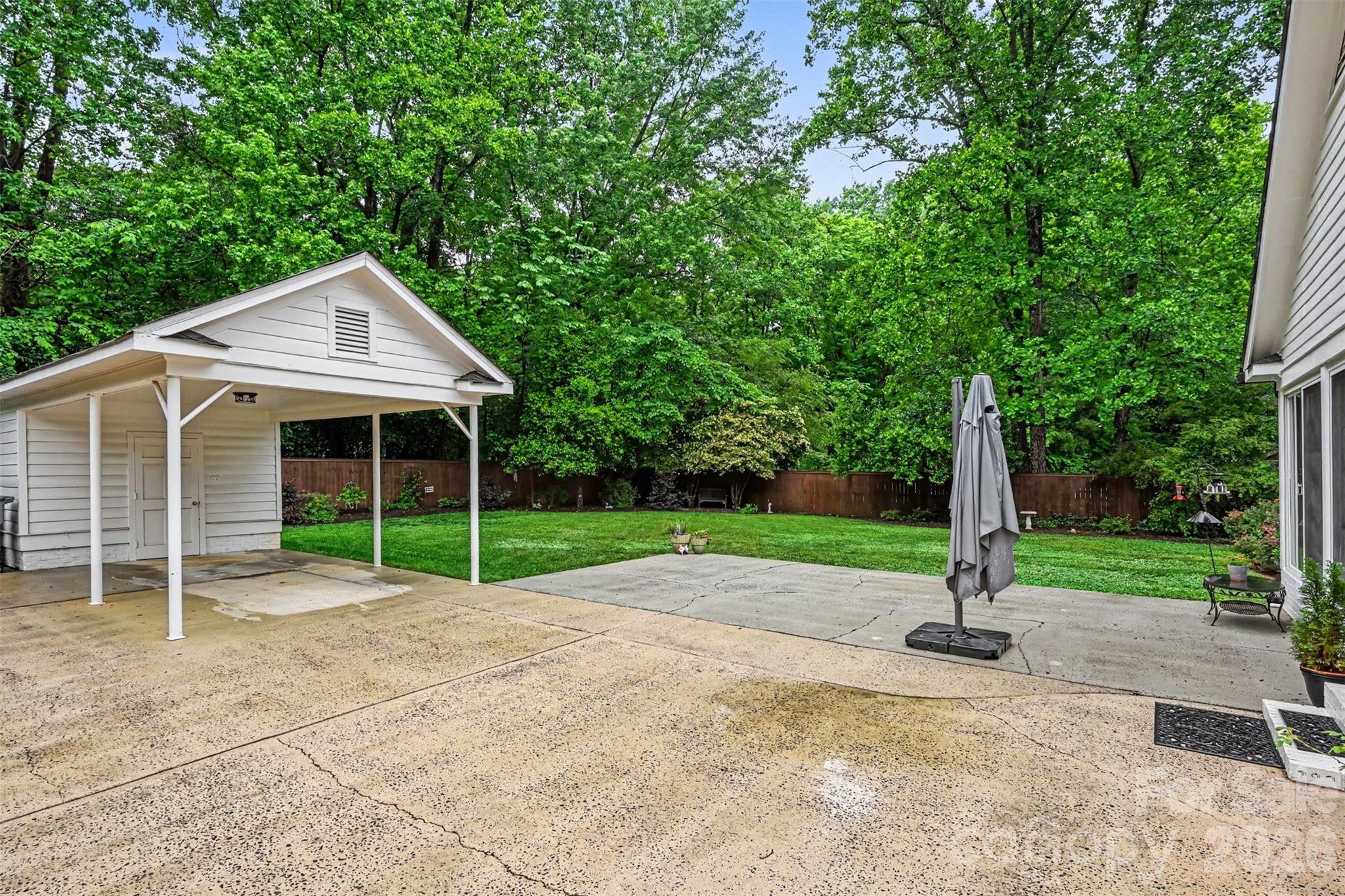 533 King Edward Road — Charlotte