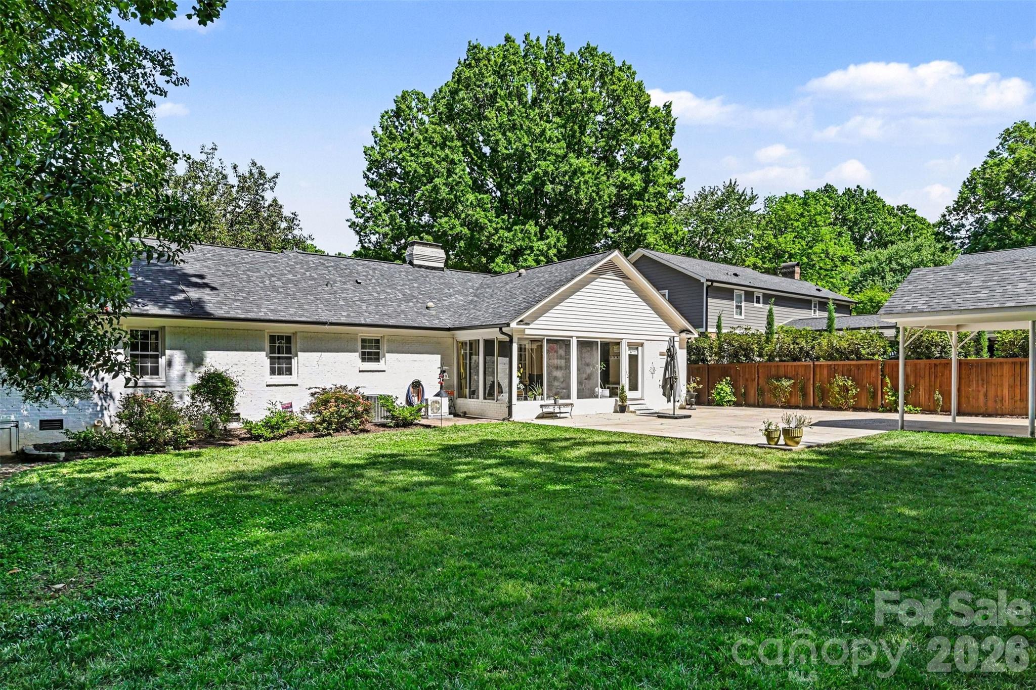 533 King Edward Road — Charlotte