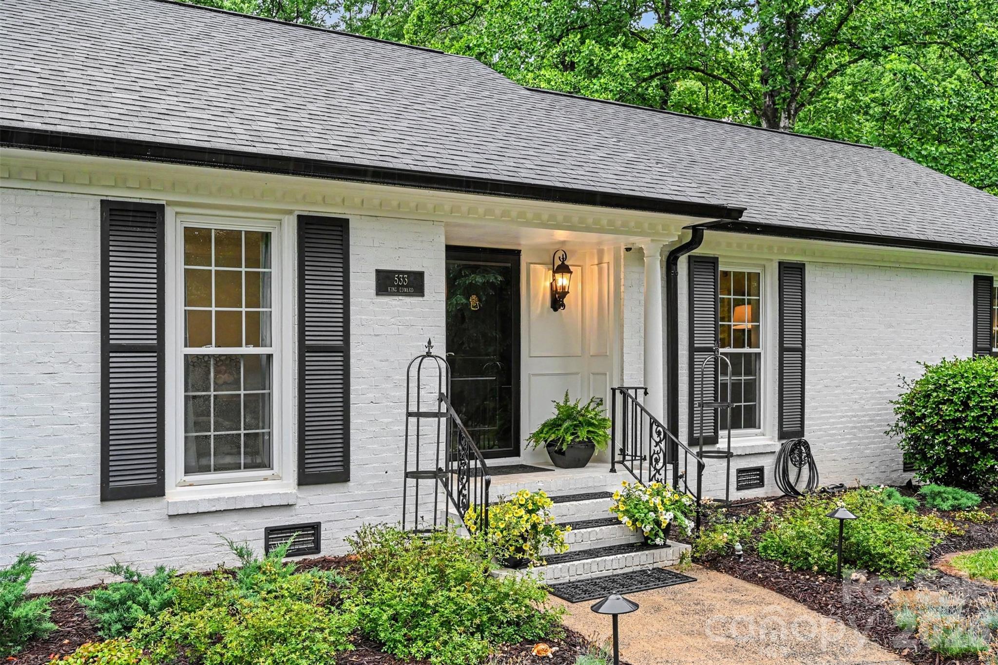533 King Edward Road — Charlotte