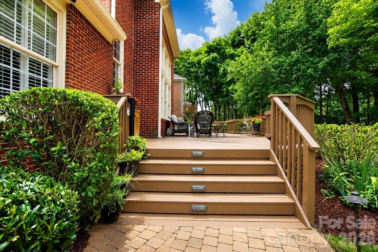 8716 Devonshire Drive — Huntersville