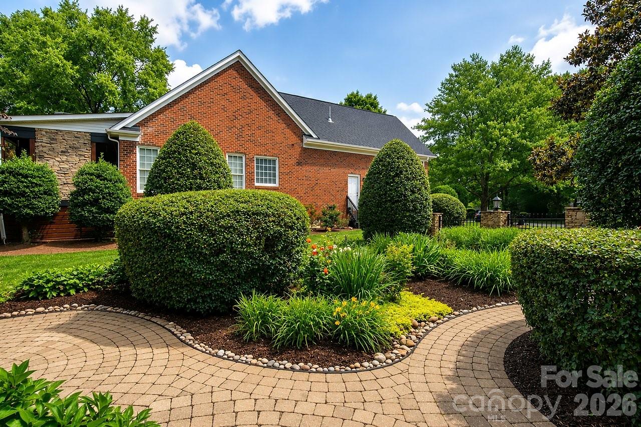 8716 Devonshire Drive — Huntersville