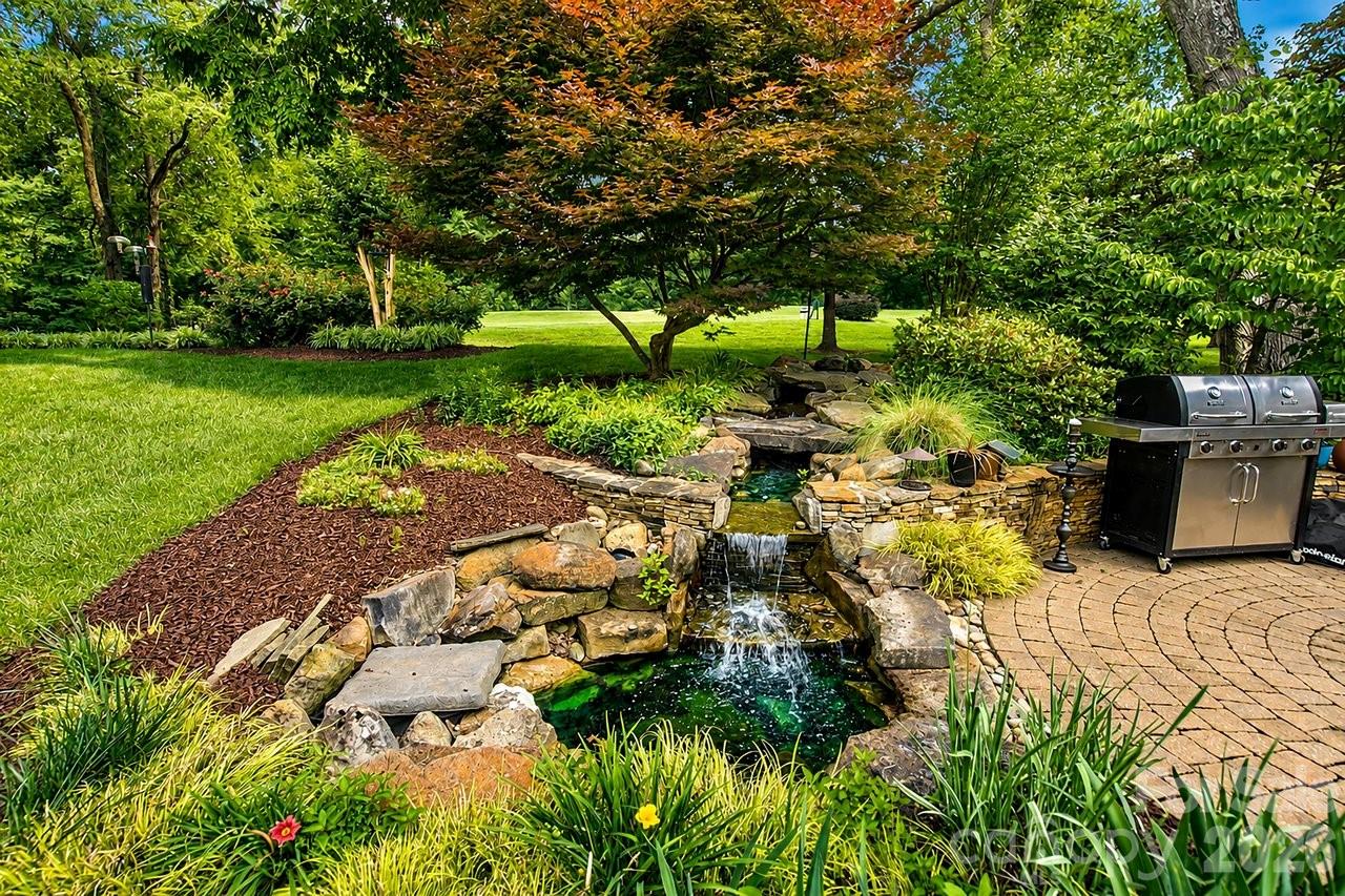 8716 Devonshire Drive — Huntersville