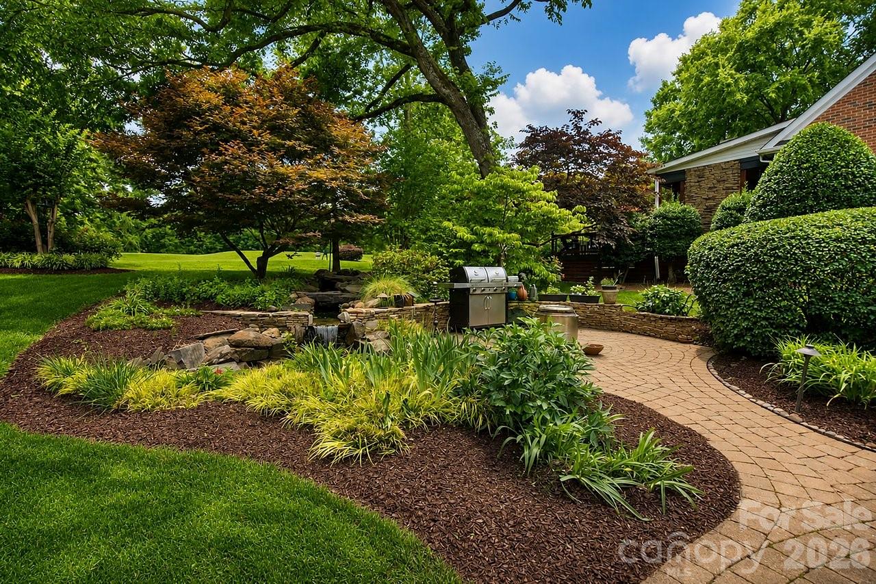 8716 Devonshire Drive — Huntersville