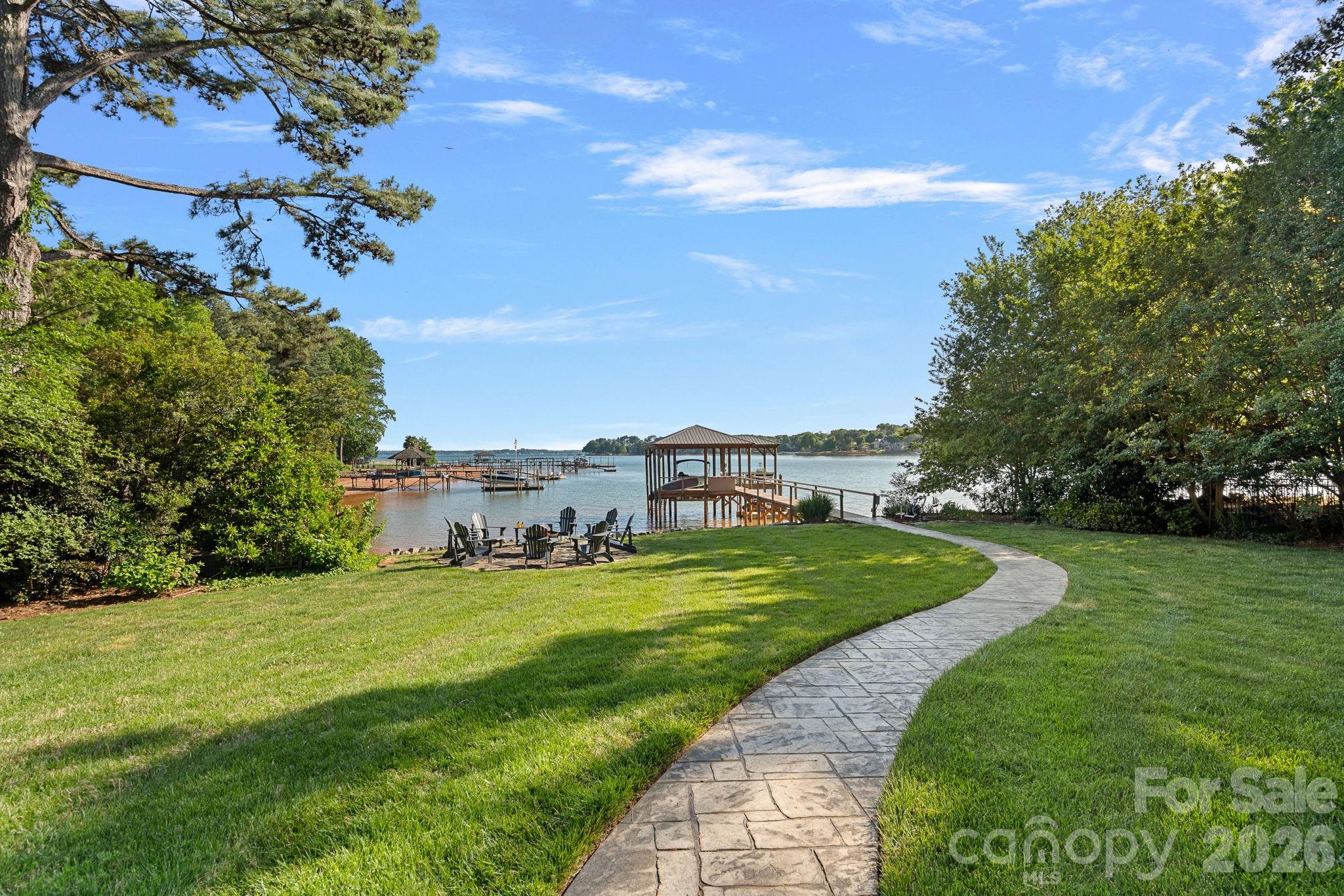 107 Beachview Drive — Mooresville