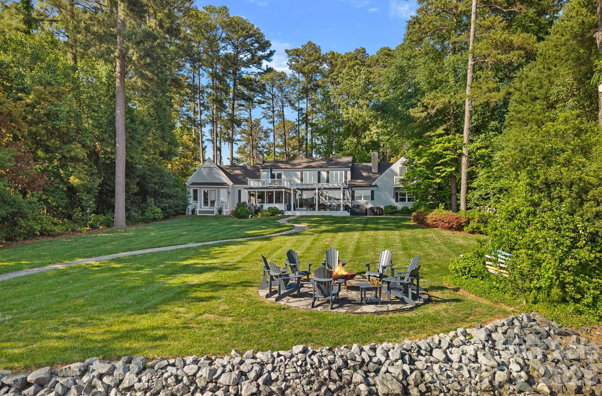 107 Beachview Drive — Mooresville