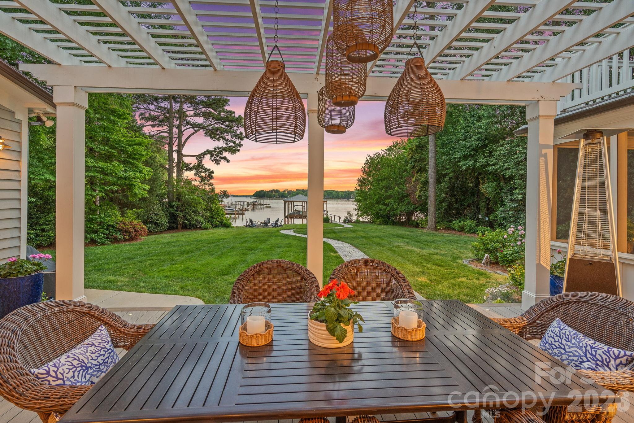 107 Beachview Drive — Mooresville