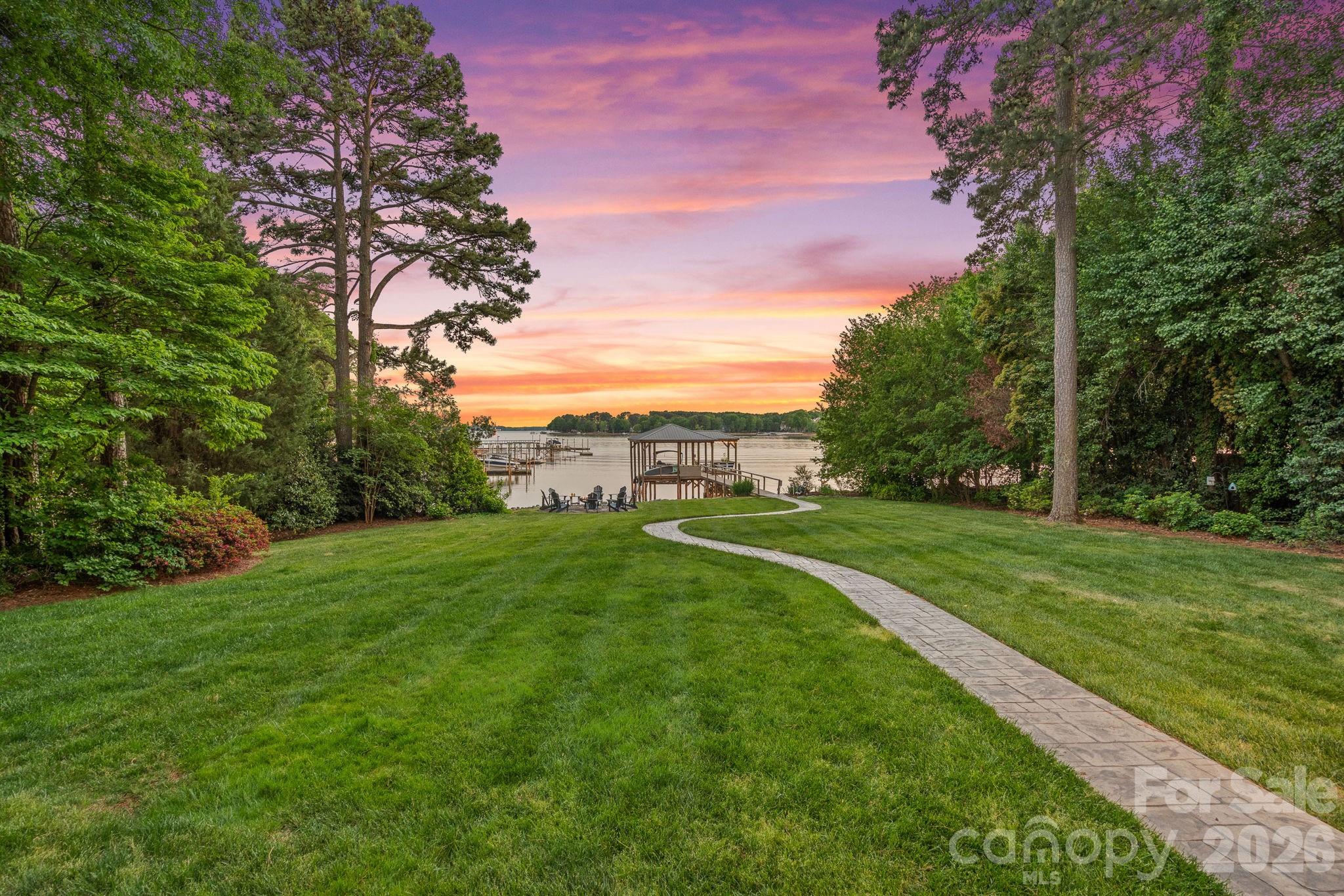 107 Beachview Drive — Mooresville