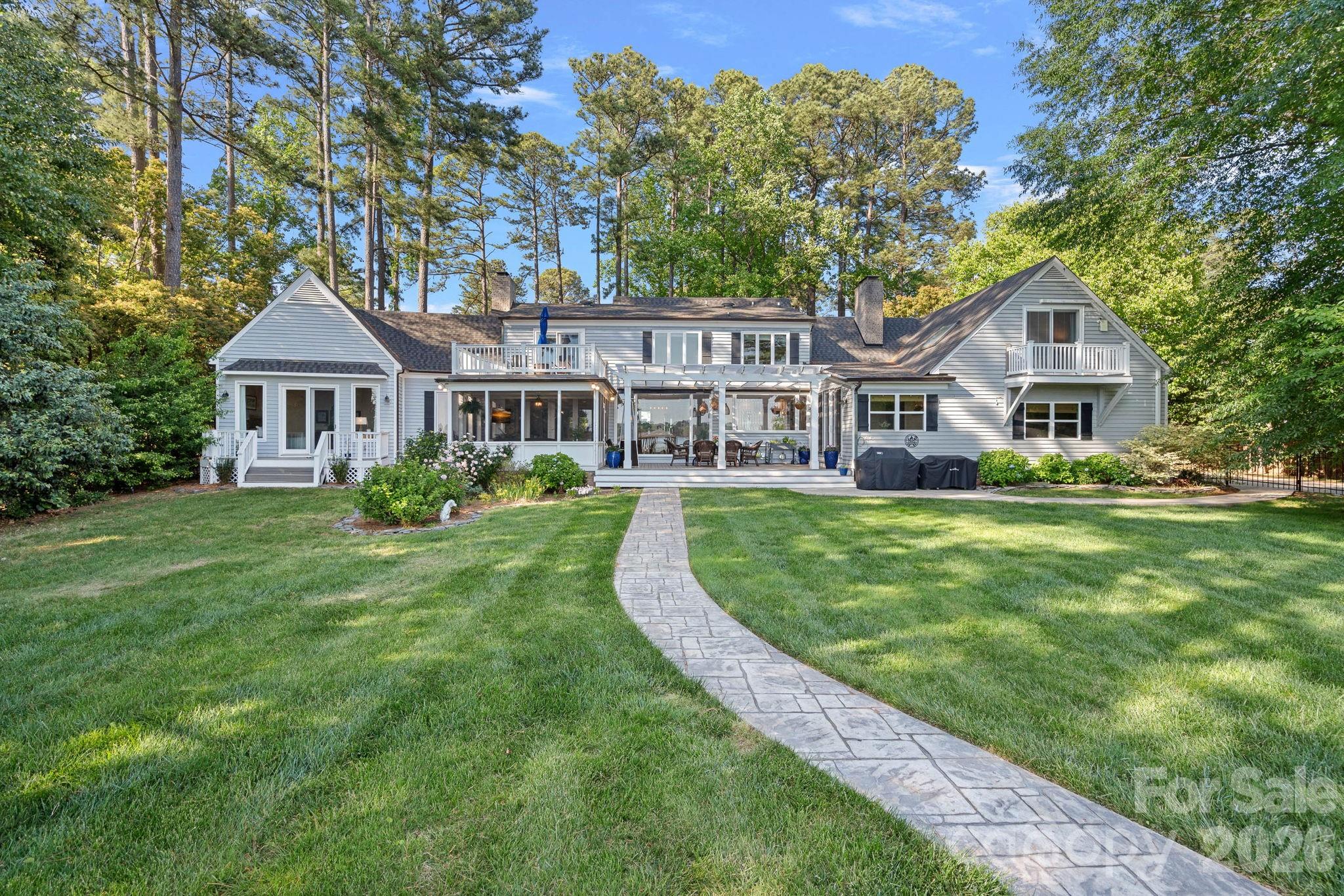 107 Beachview Drive — Mooresville