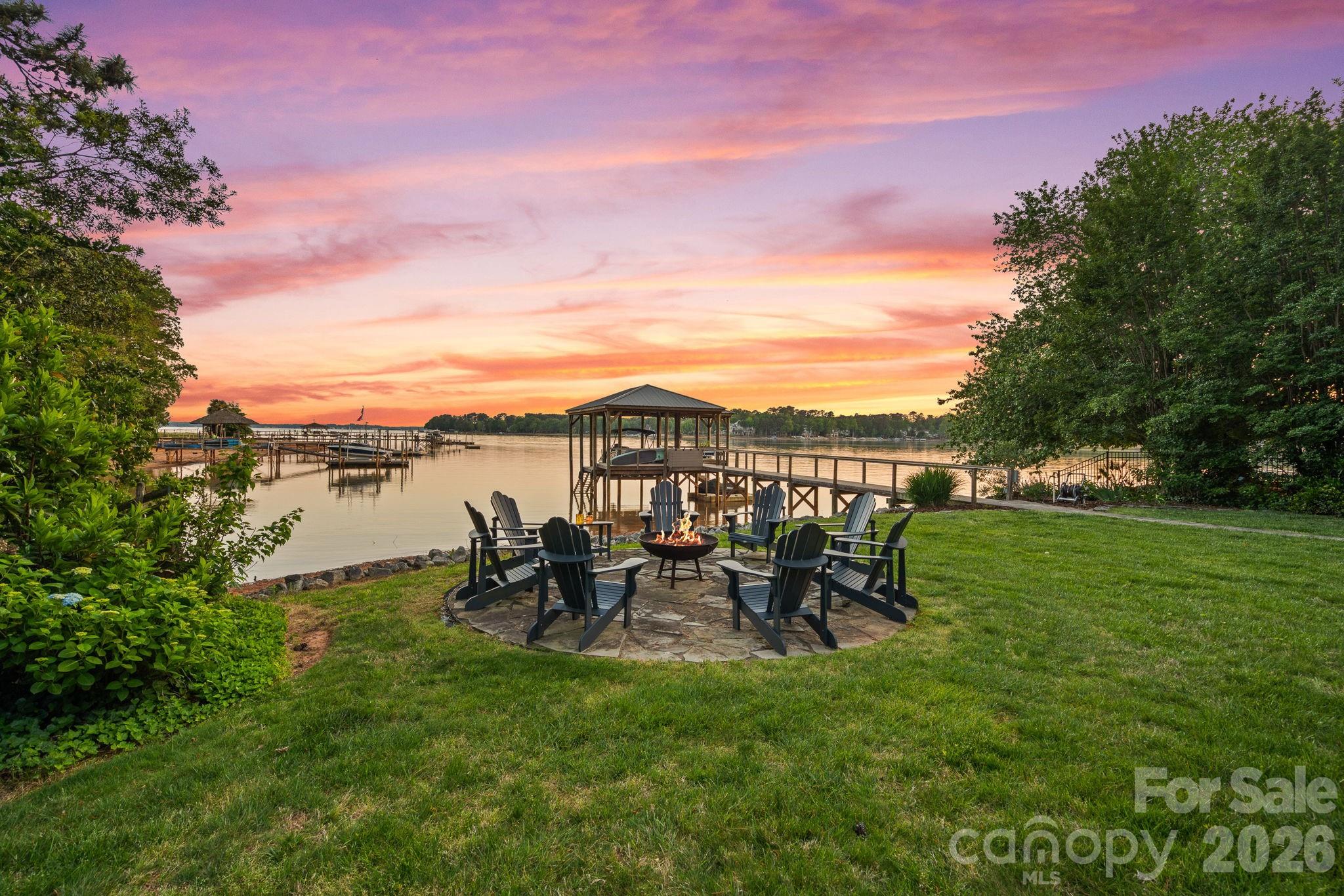 107 Beachview Drive — Mooresville