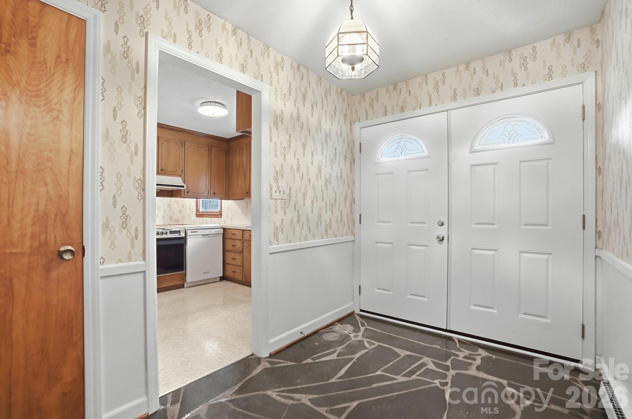 6704 Alanbrook Road — Charlotte