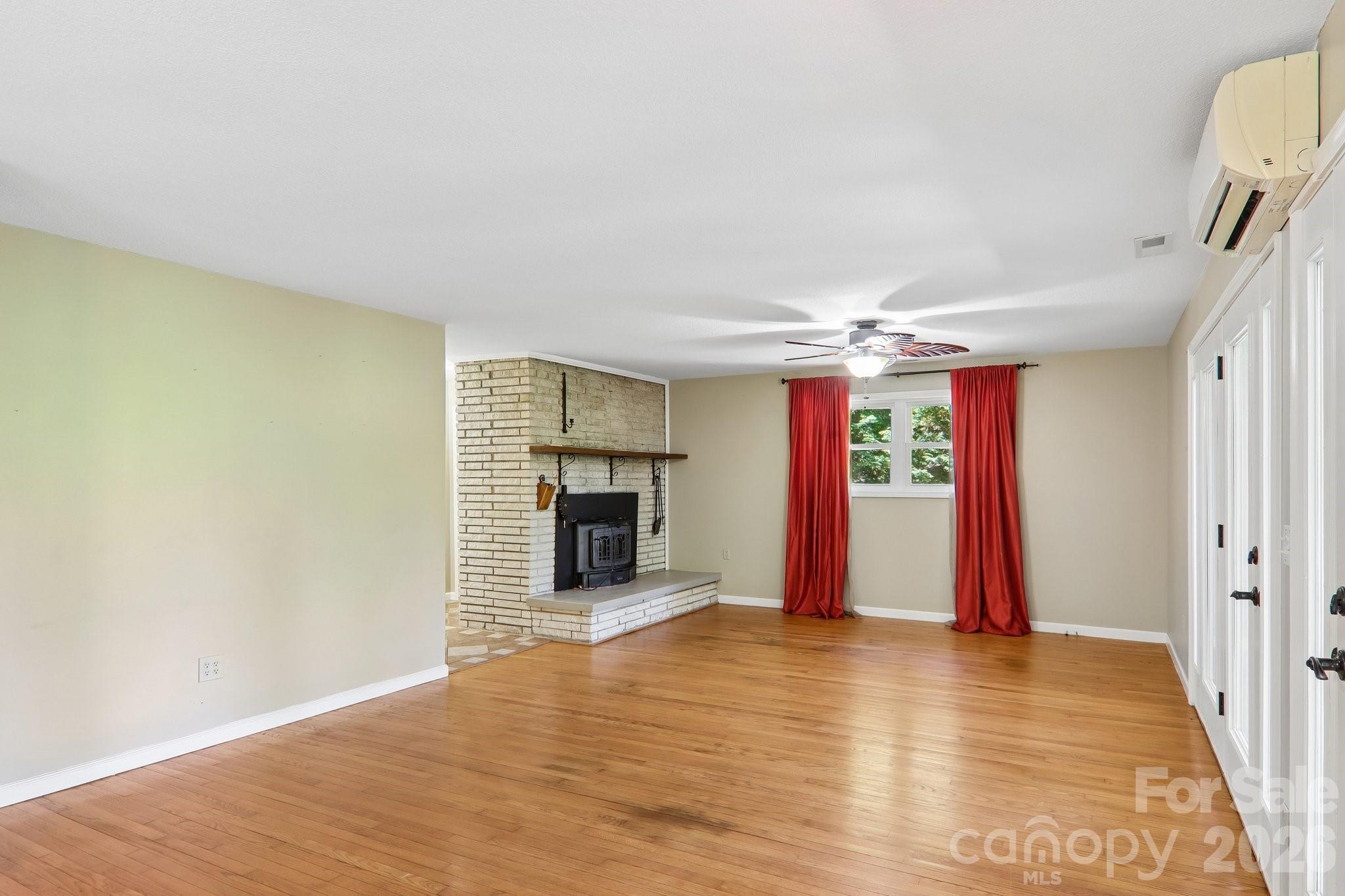 224 Highlands Loop — Maggie Valley