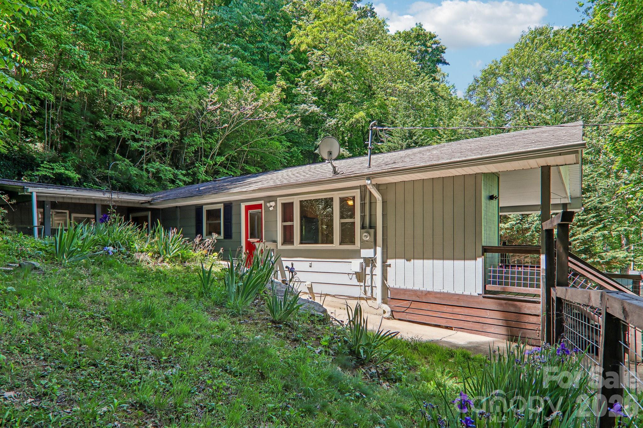 224 Highlands Loop — Maggie Valley