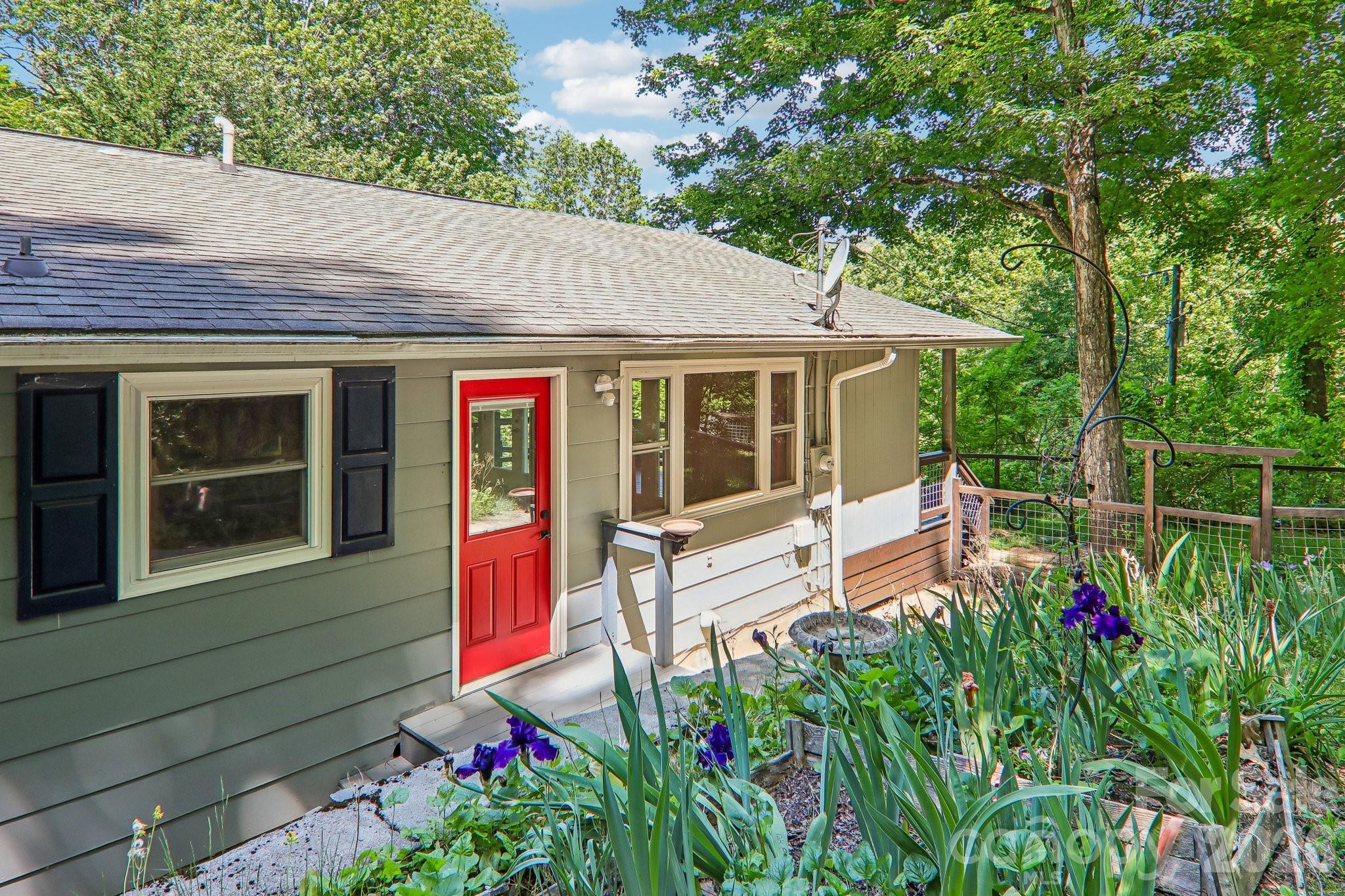 224 Highlands Loop — Maggie Valley