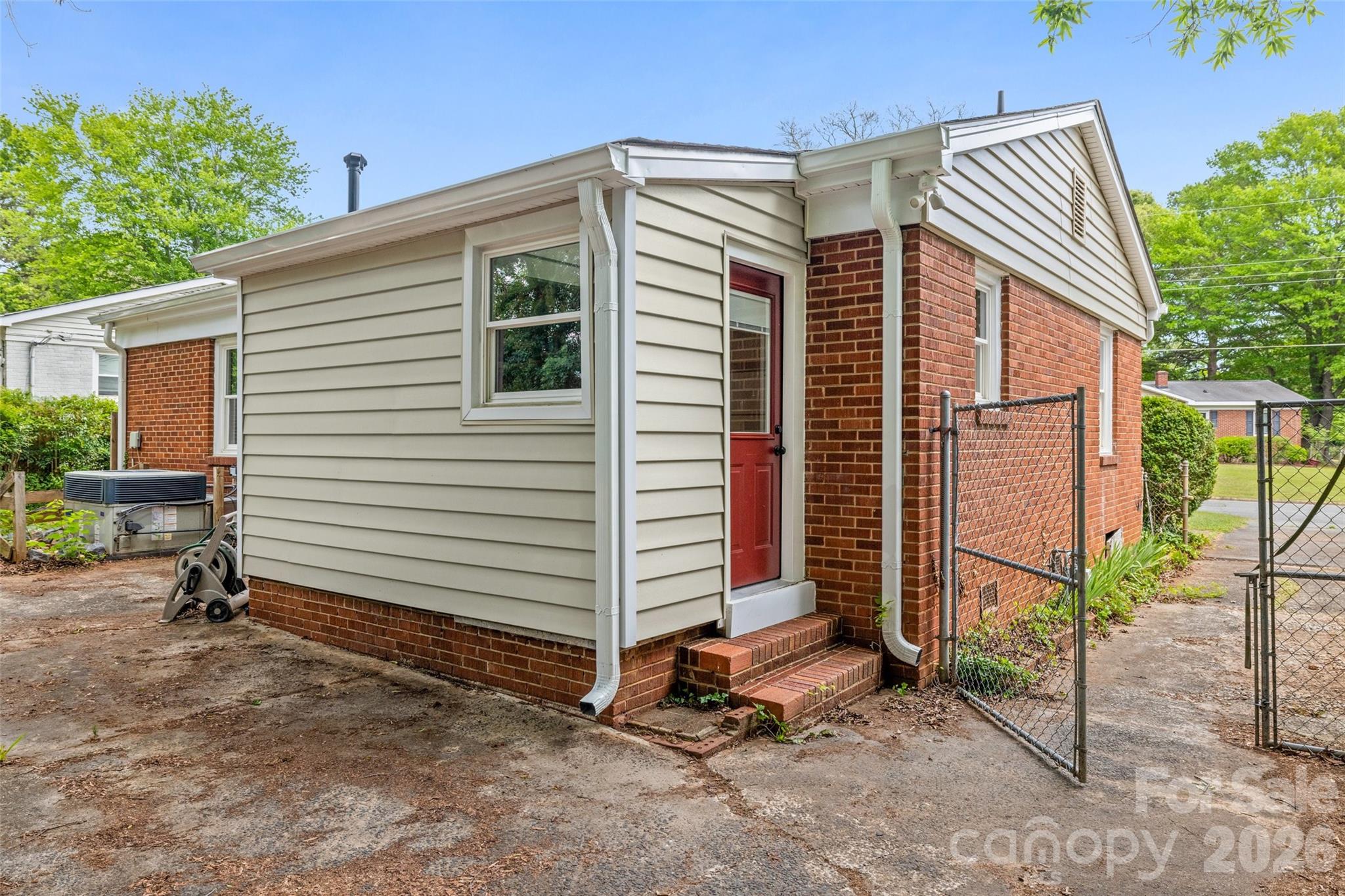 2242 Markham Court — Charlotte
