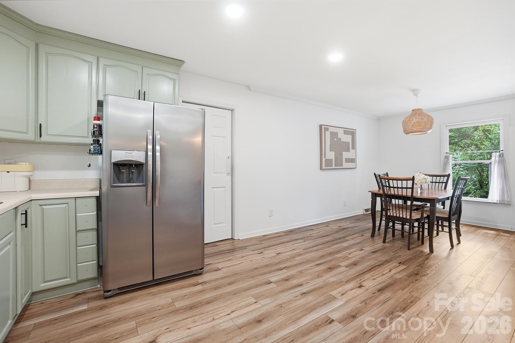 5060 Suwarrow Circle — Tega Cay