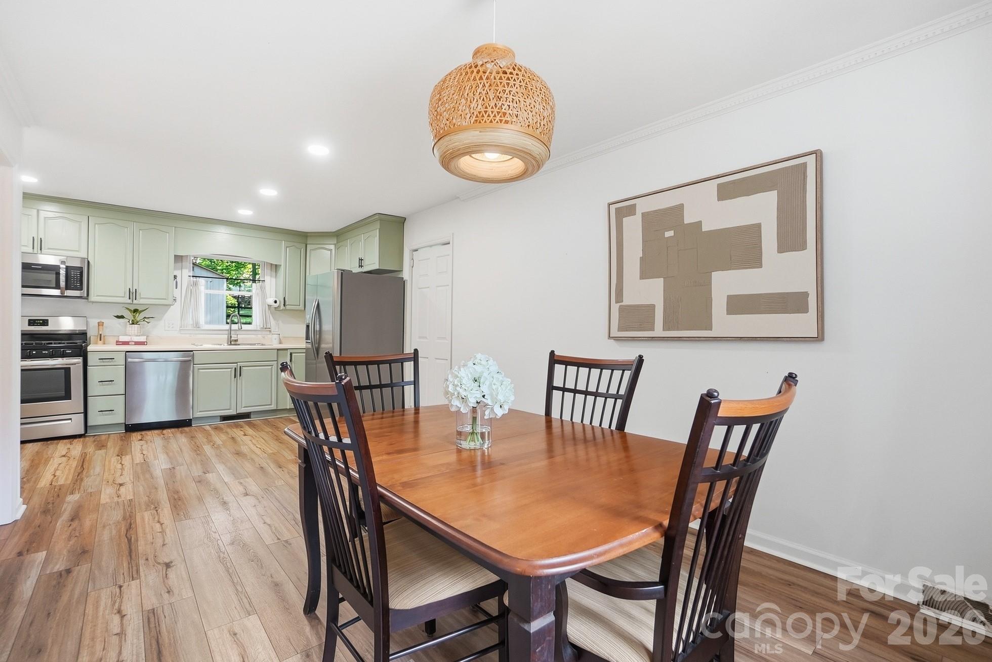 5060 Suwarrow Circle — Tega Cay