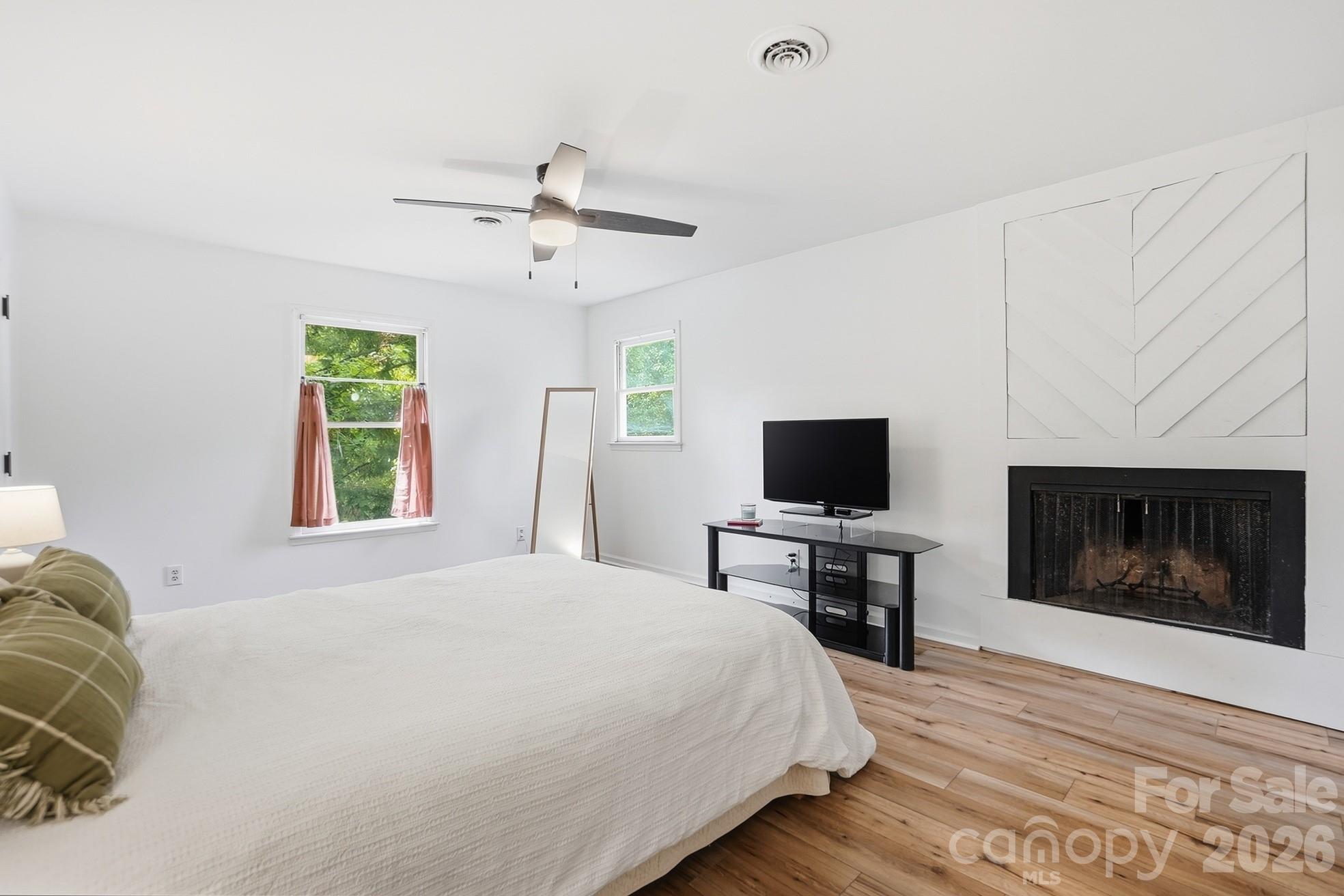 5060 Suwarrow Circle — Tega Cay