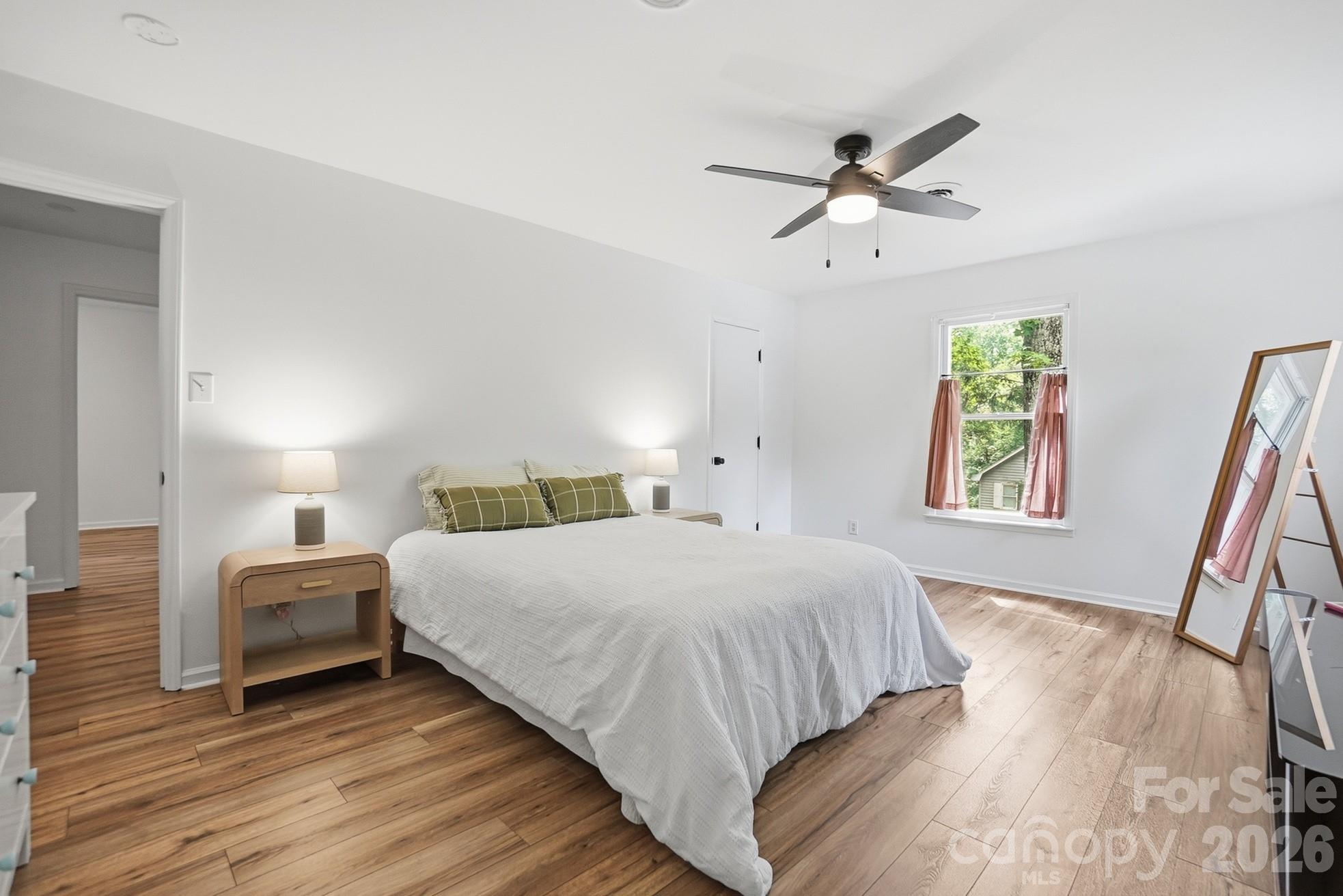 5060 Suwarrow Circle — Tega Cay