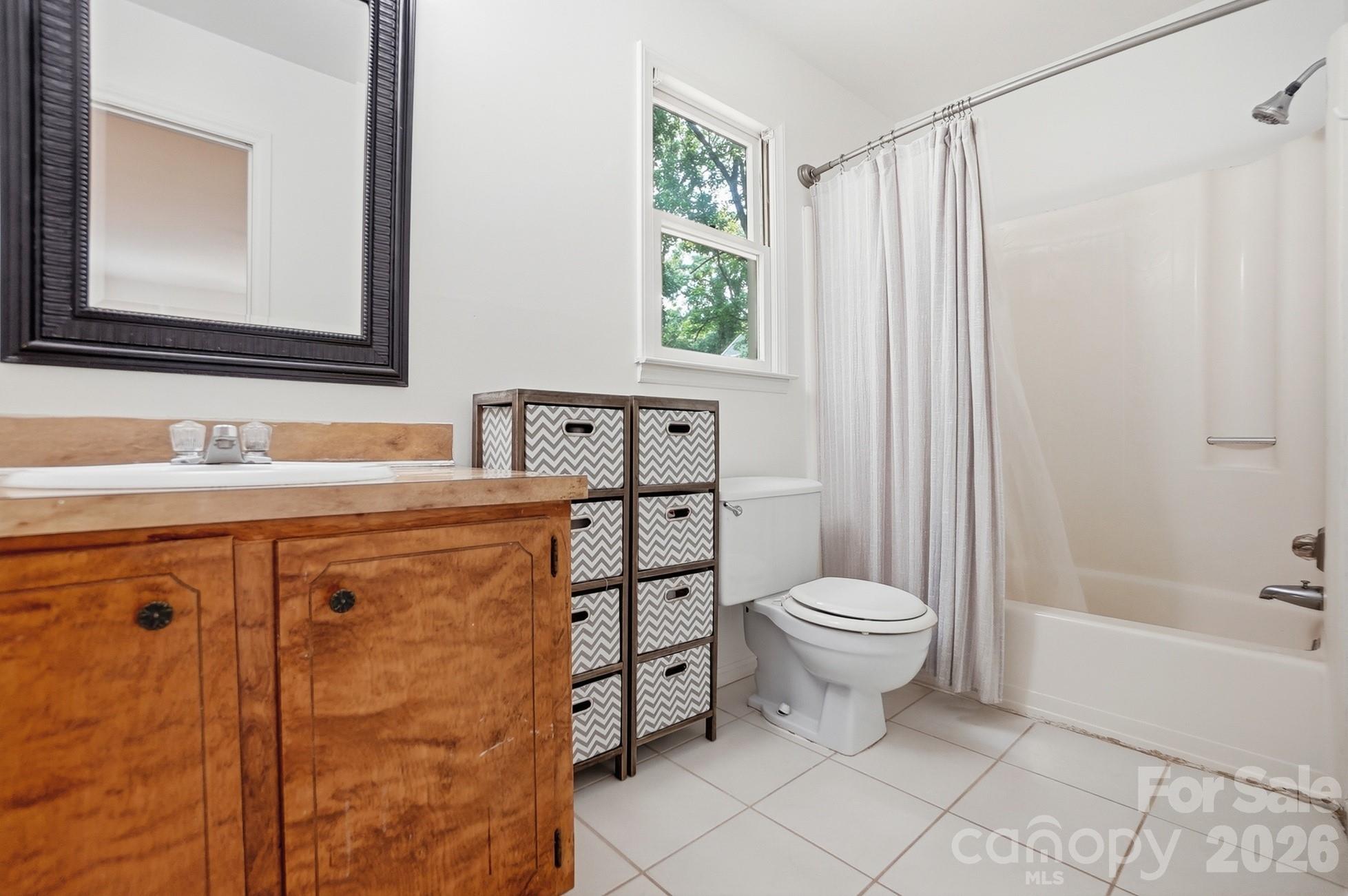 5060 Suwarrow Circle — Tega Cay