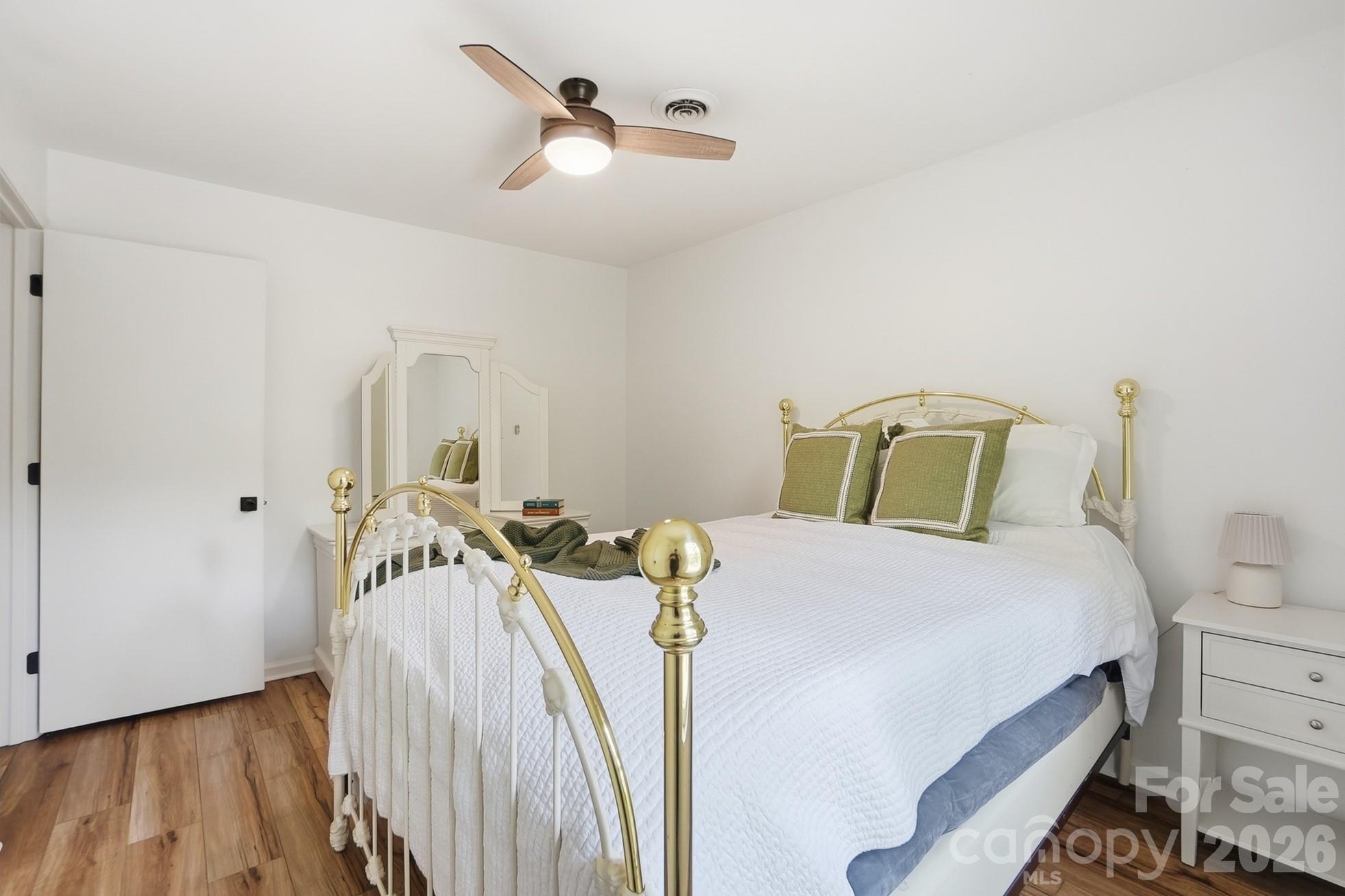 5060 Suwarrow Circle — Tega Cay