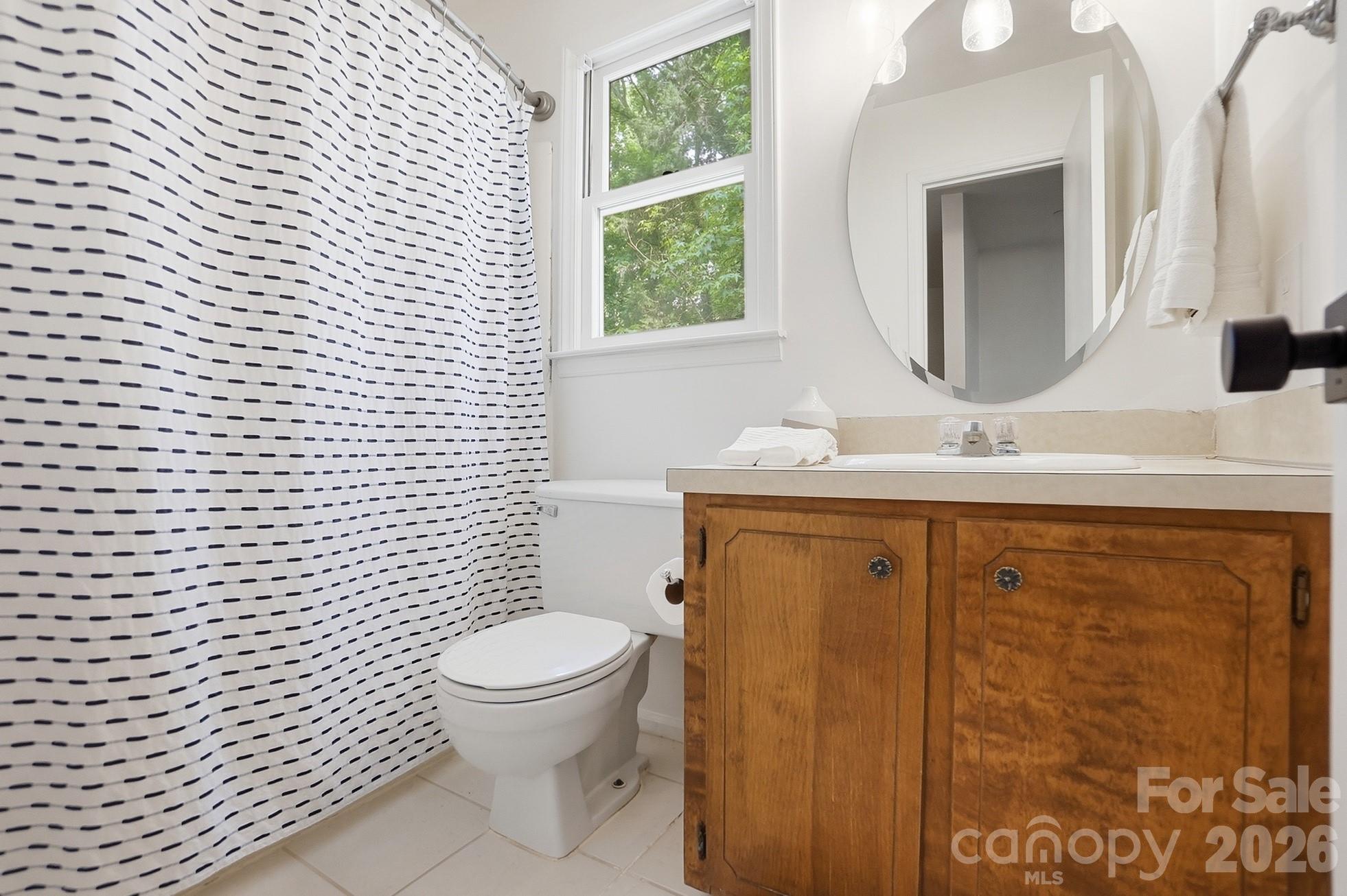 5060 Suwarrow Circle — Tega Cay