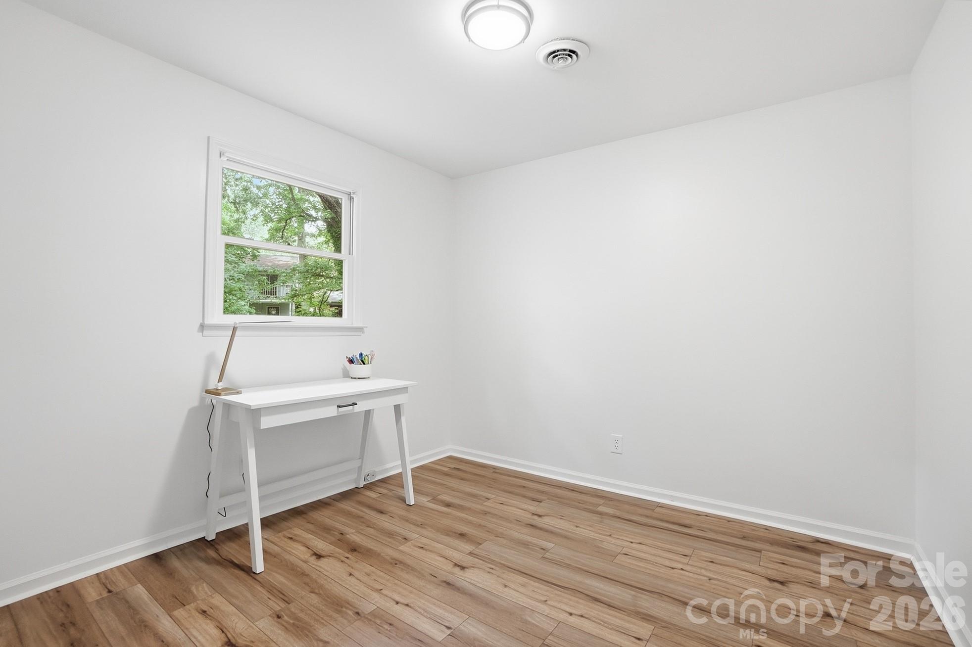 5060 Suwarrow Circle — Tega Cay