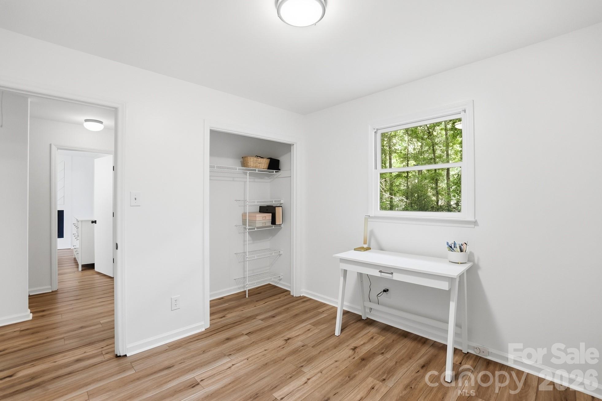 5060 Suwarrow Circle — Tega Cay