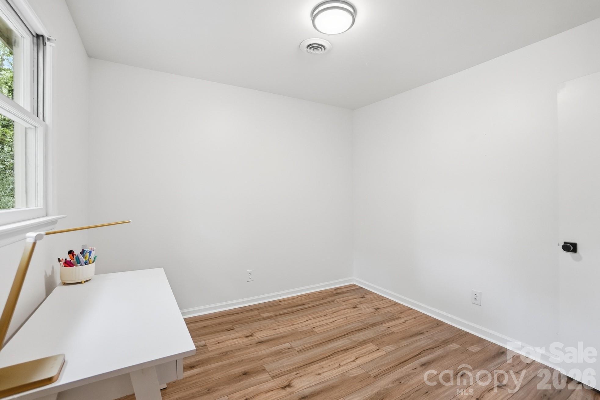 5060 Suwarrow Circle — Tega Cay