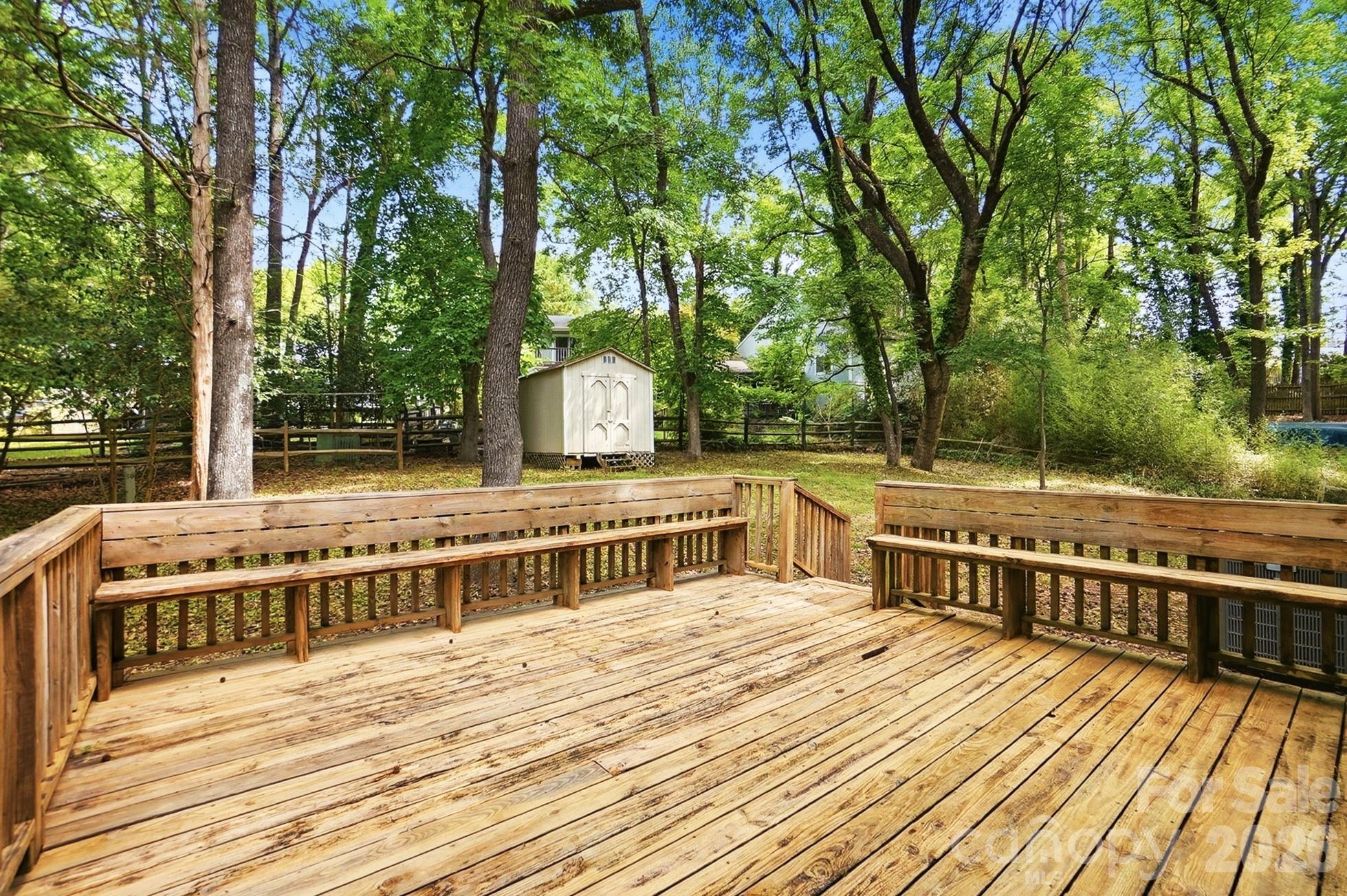 5060 Suwarrow Circle — Tega Cay