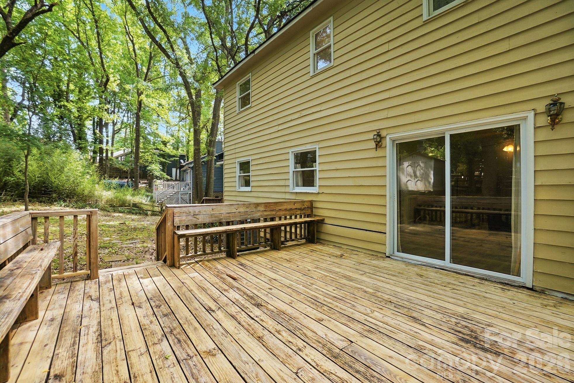 5060 Suwarrow Circle — Tega Cay