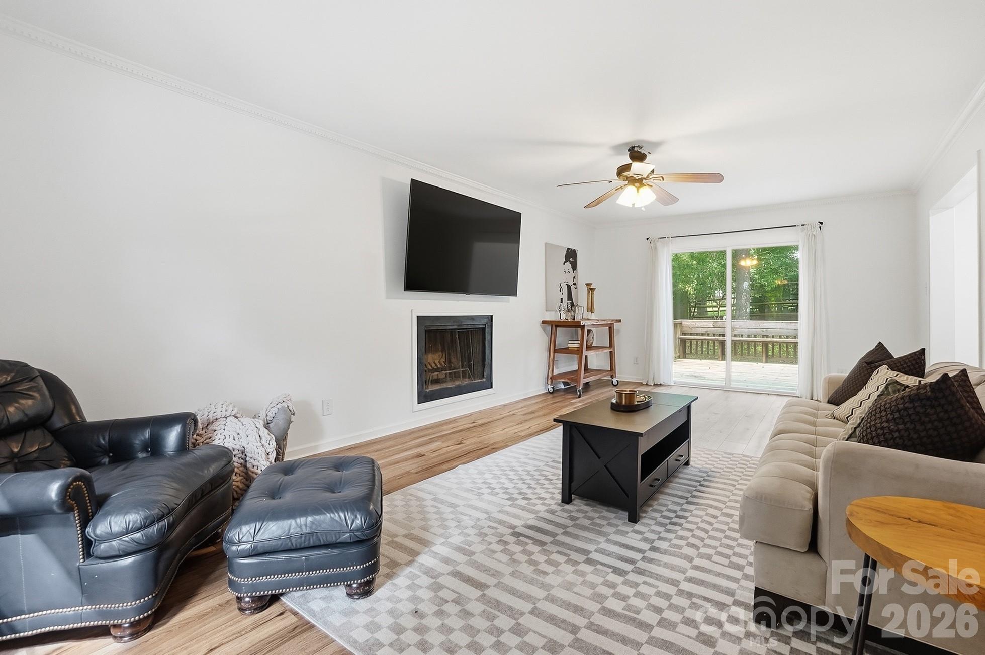 5060 Suwarrow Circle — Tega Cay