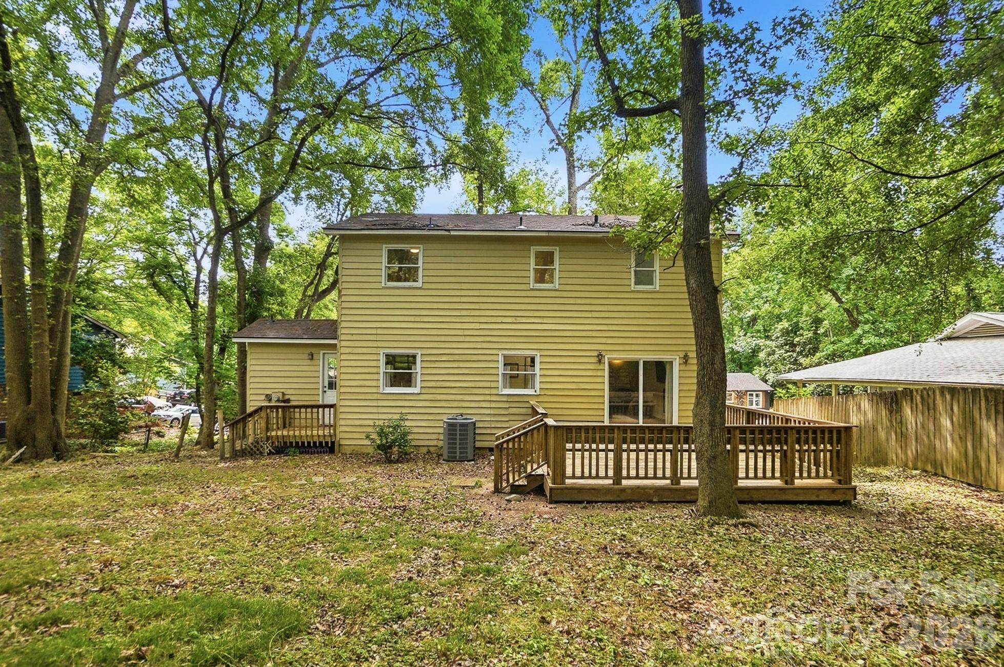 5060 Suwarrow Circle — Tega Cay