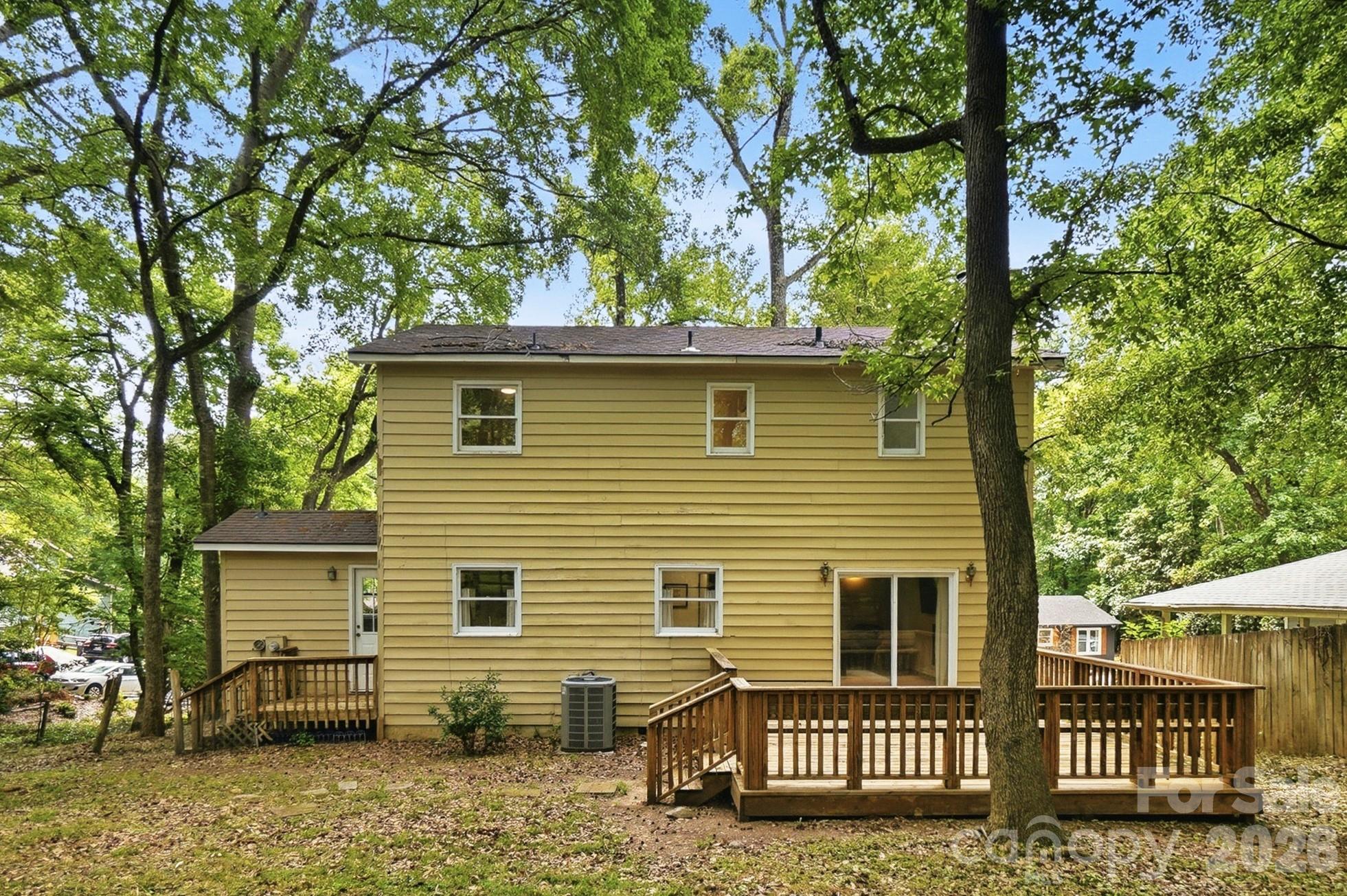 5060 Suwarrow Circle — Tega Cay