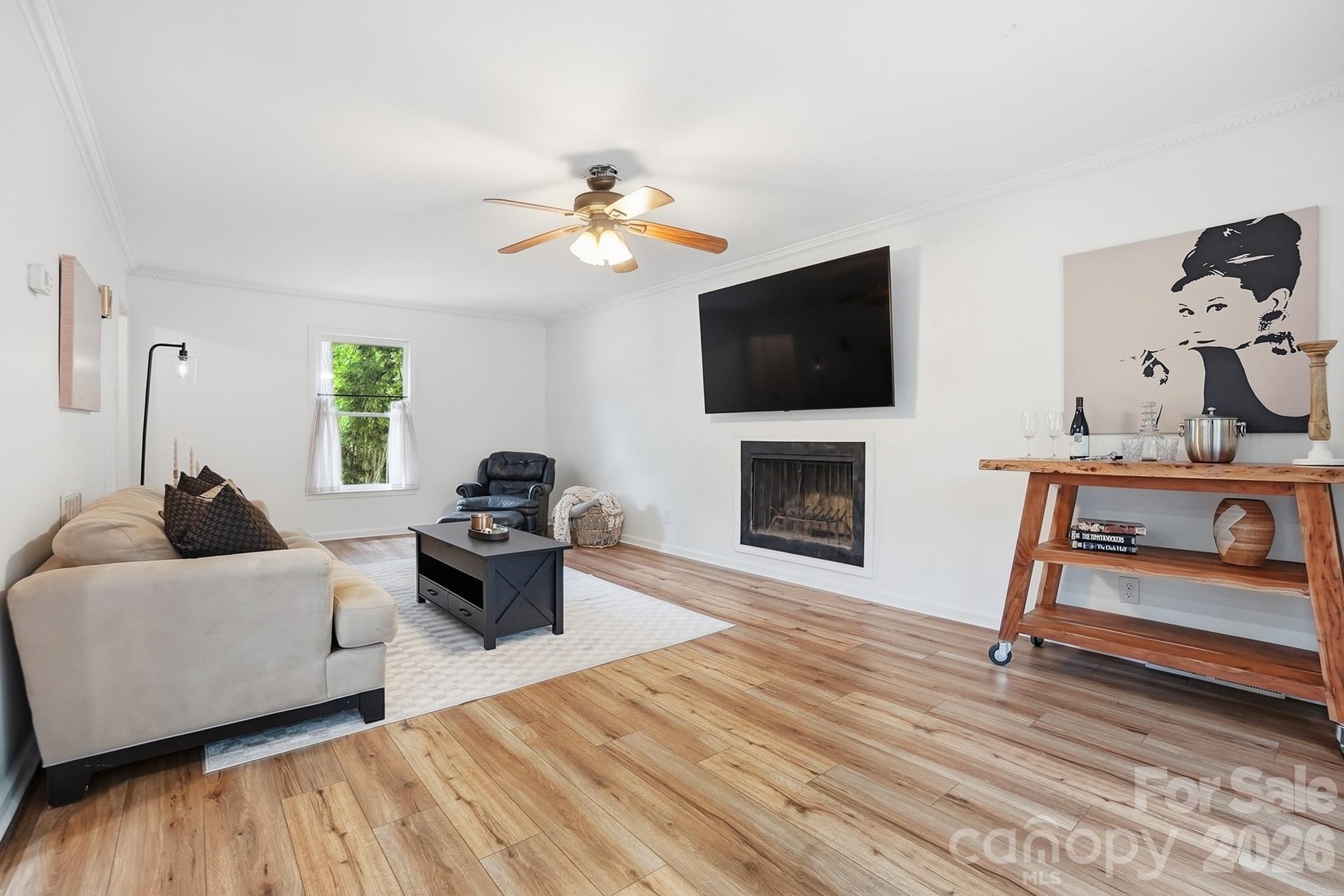 5060 Suwarrow Circle — Tega Cay