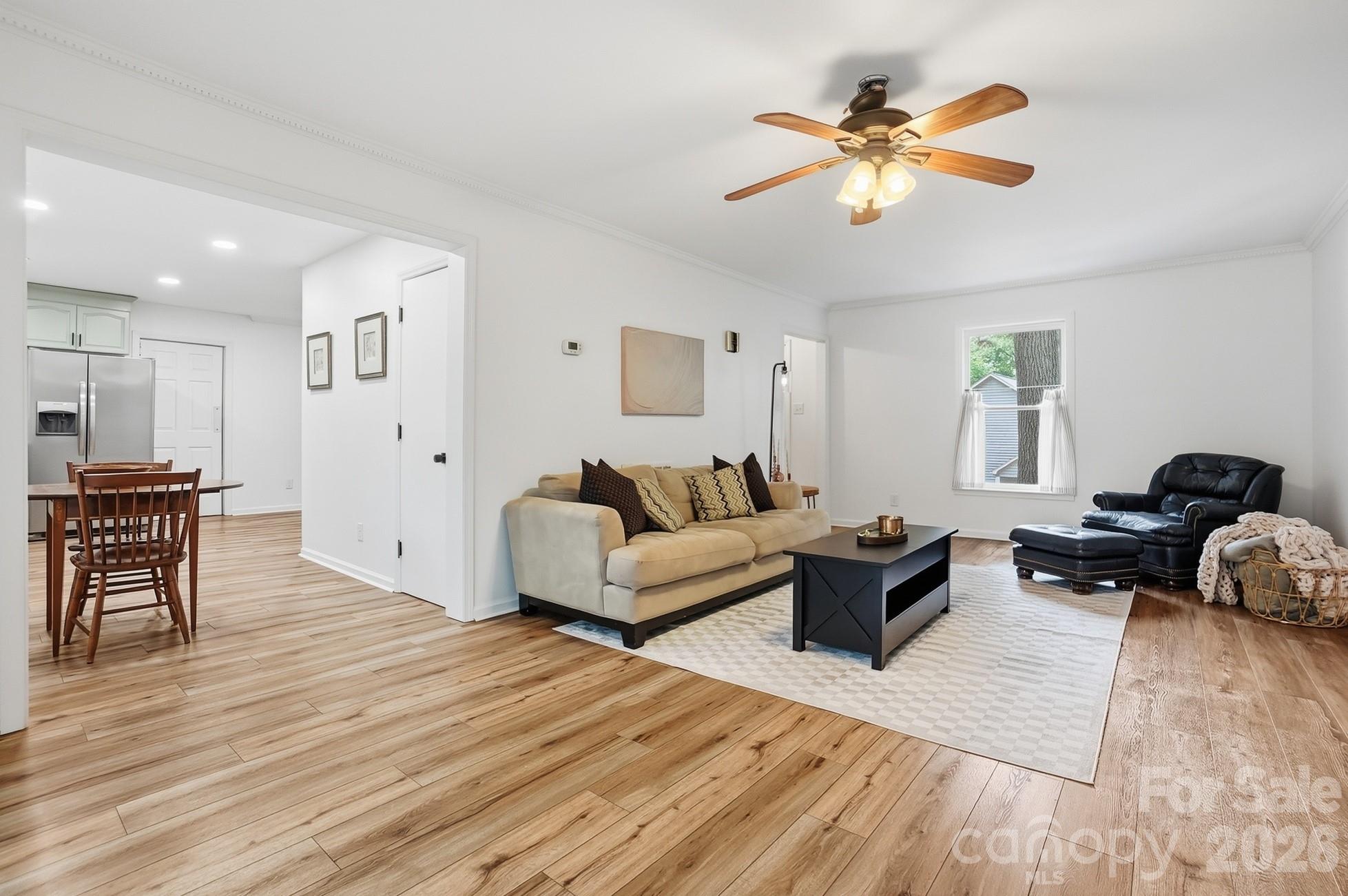 5060 Suwarrow Circle — Tega Cay