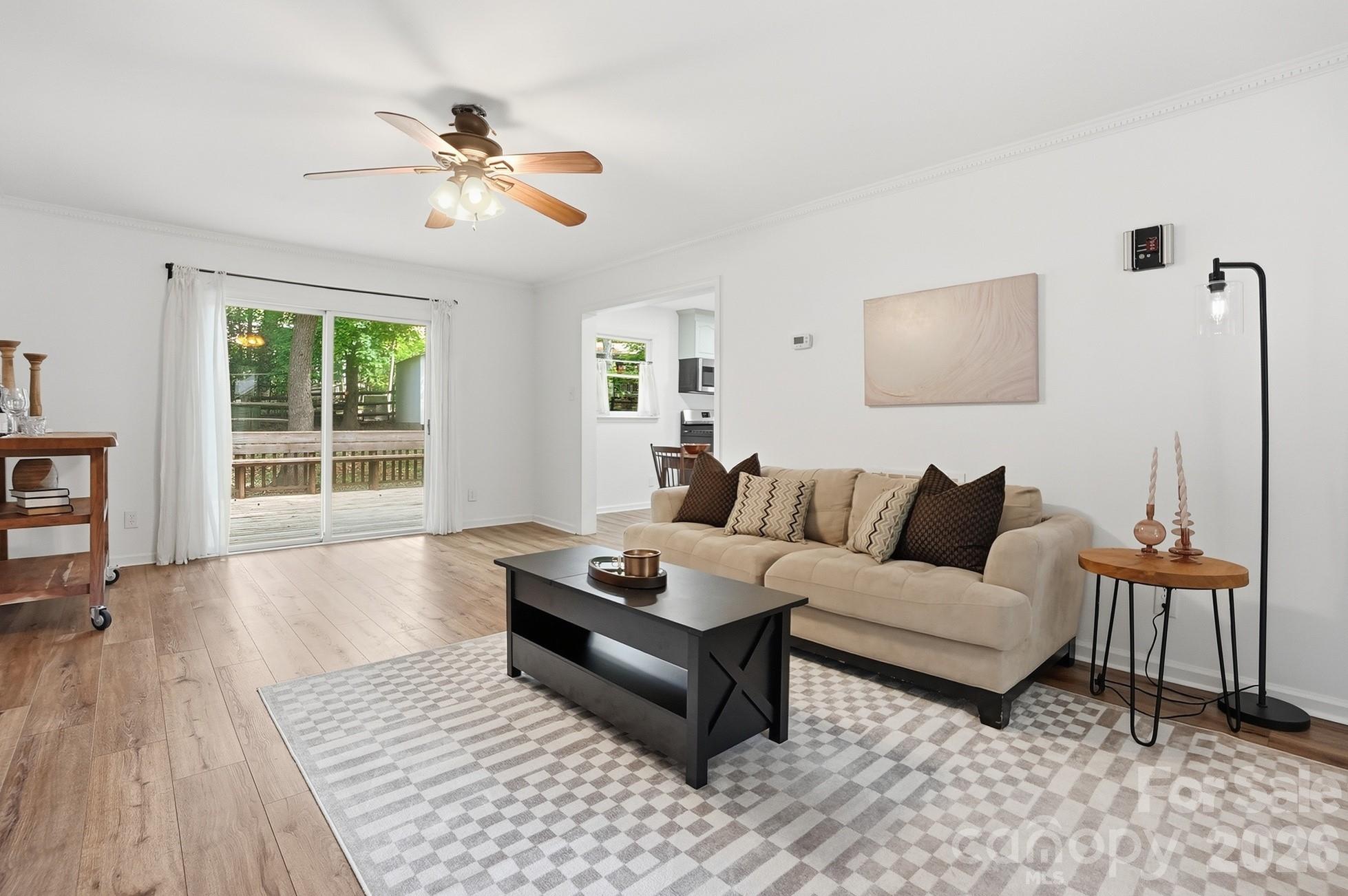 5060 Suwarrow Circle — Tega Cay