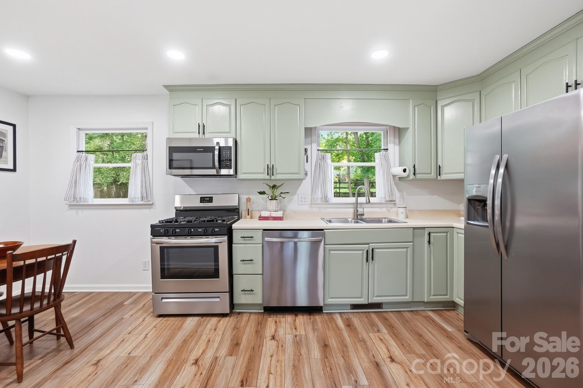 5060 Suwarrow Circle — Tega Cay