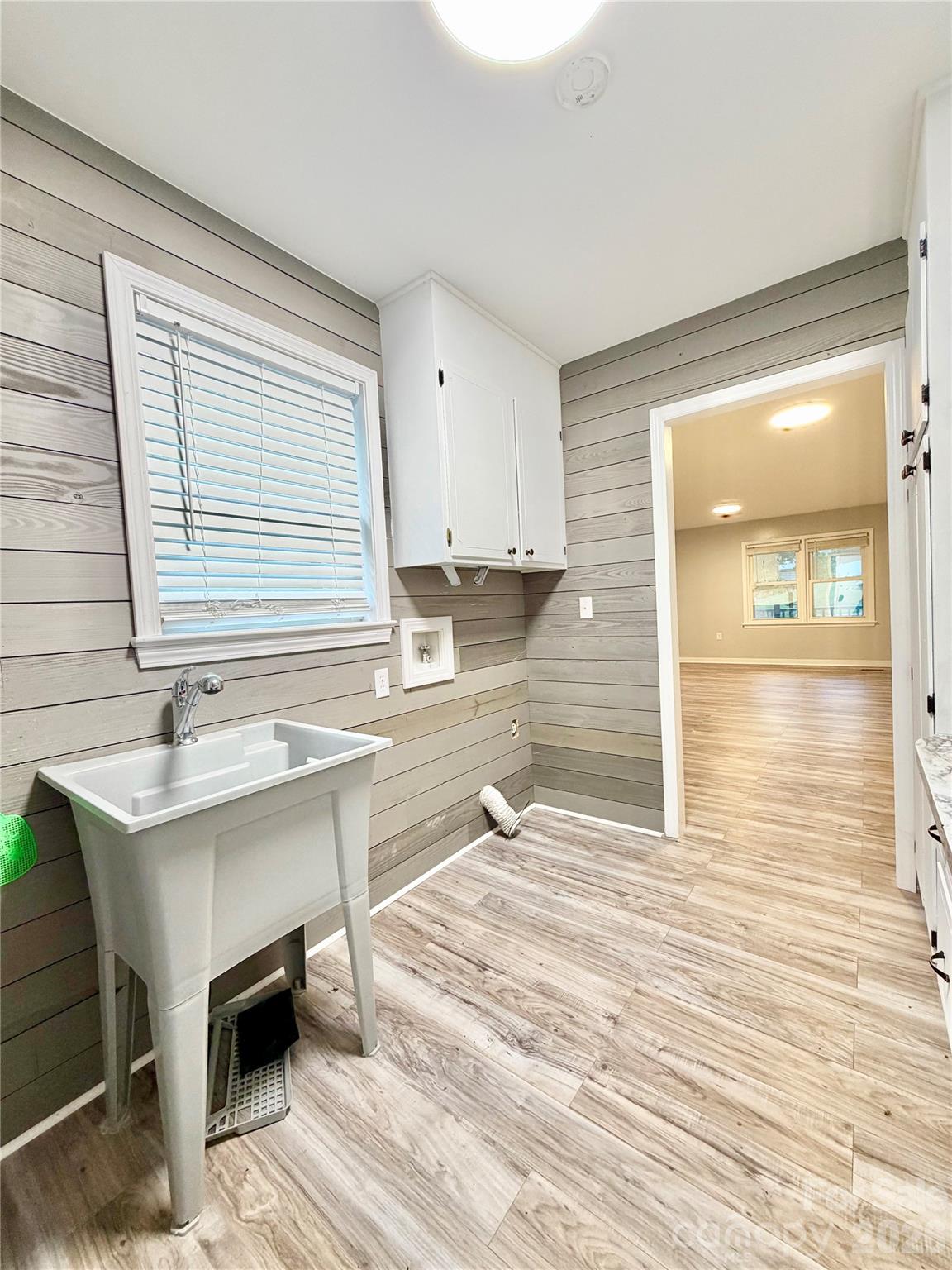 1586 Kenlane Drive — Hickory